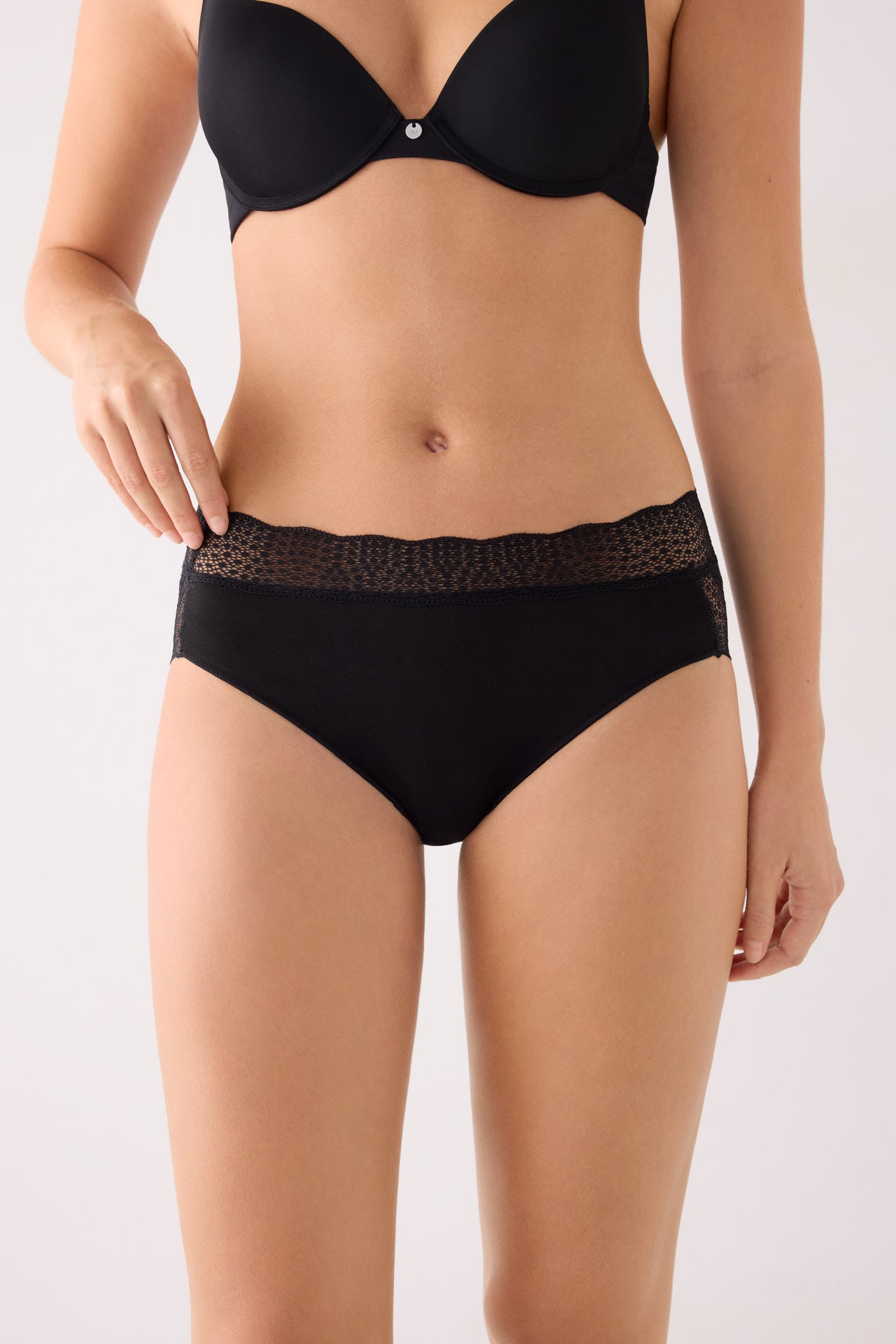 Slip midi in cotone con bordo in pizzo nero
