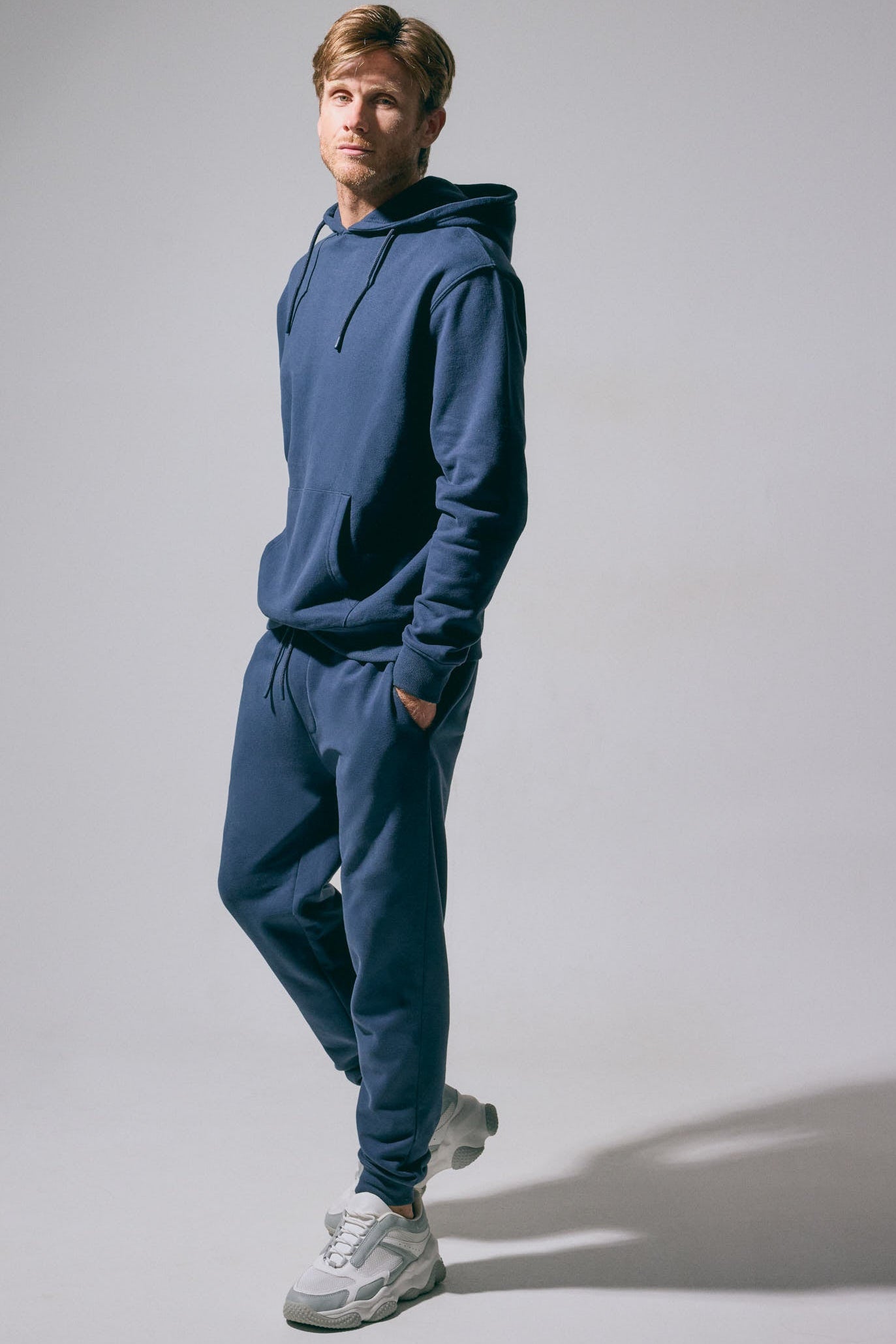 Pantalón sportivo uomo jogger con cintura ajustable azul marino