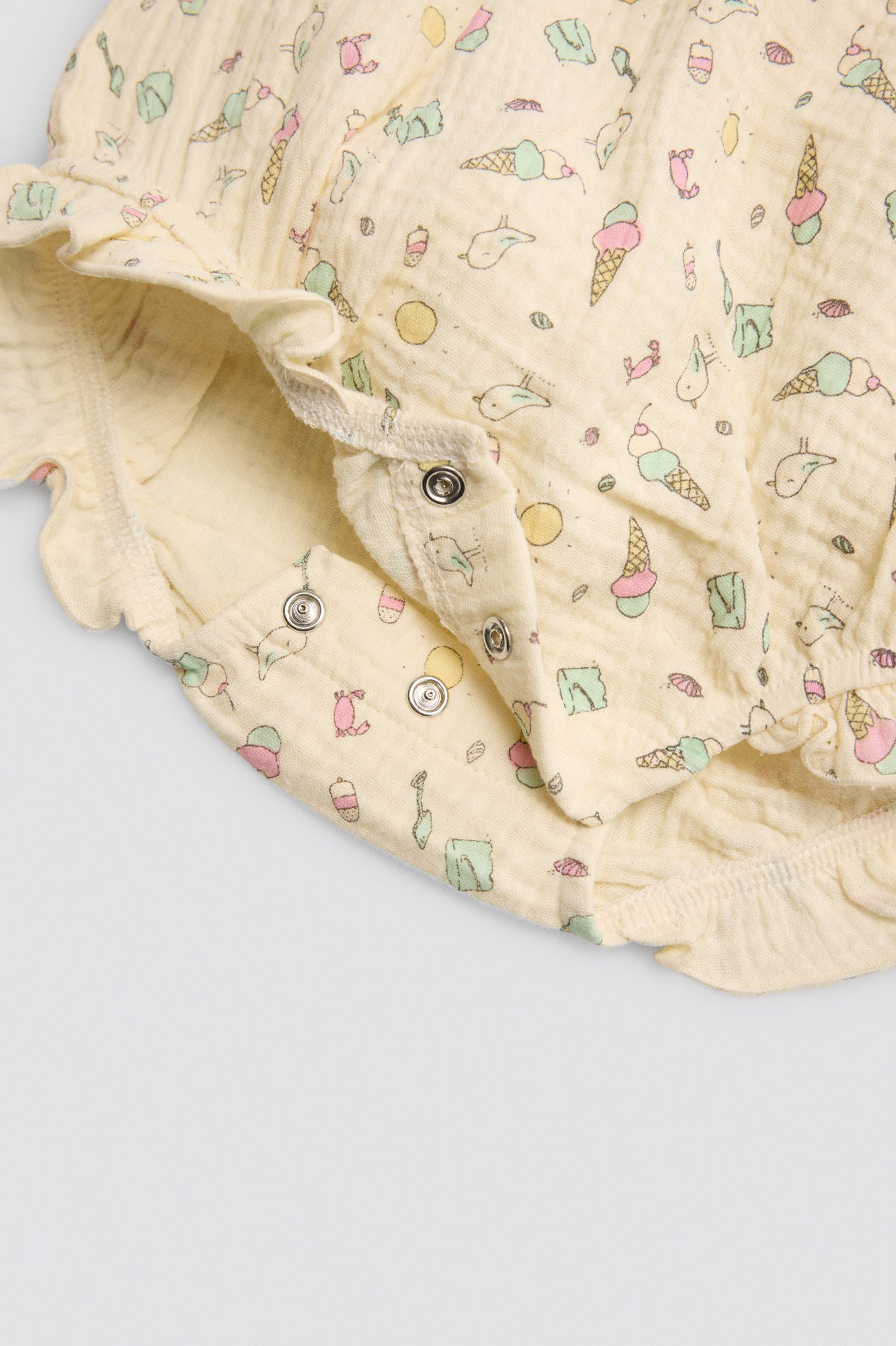 Conjunto ranita bebé sin mangas y gorrito estampado veraniego - Ysabel Mora