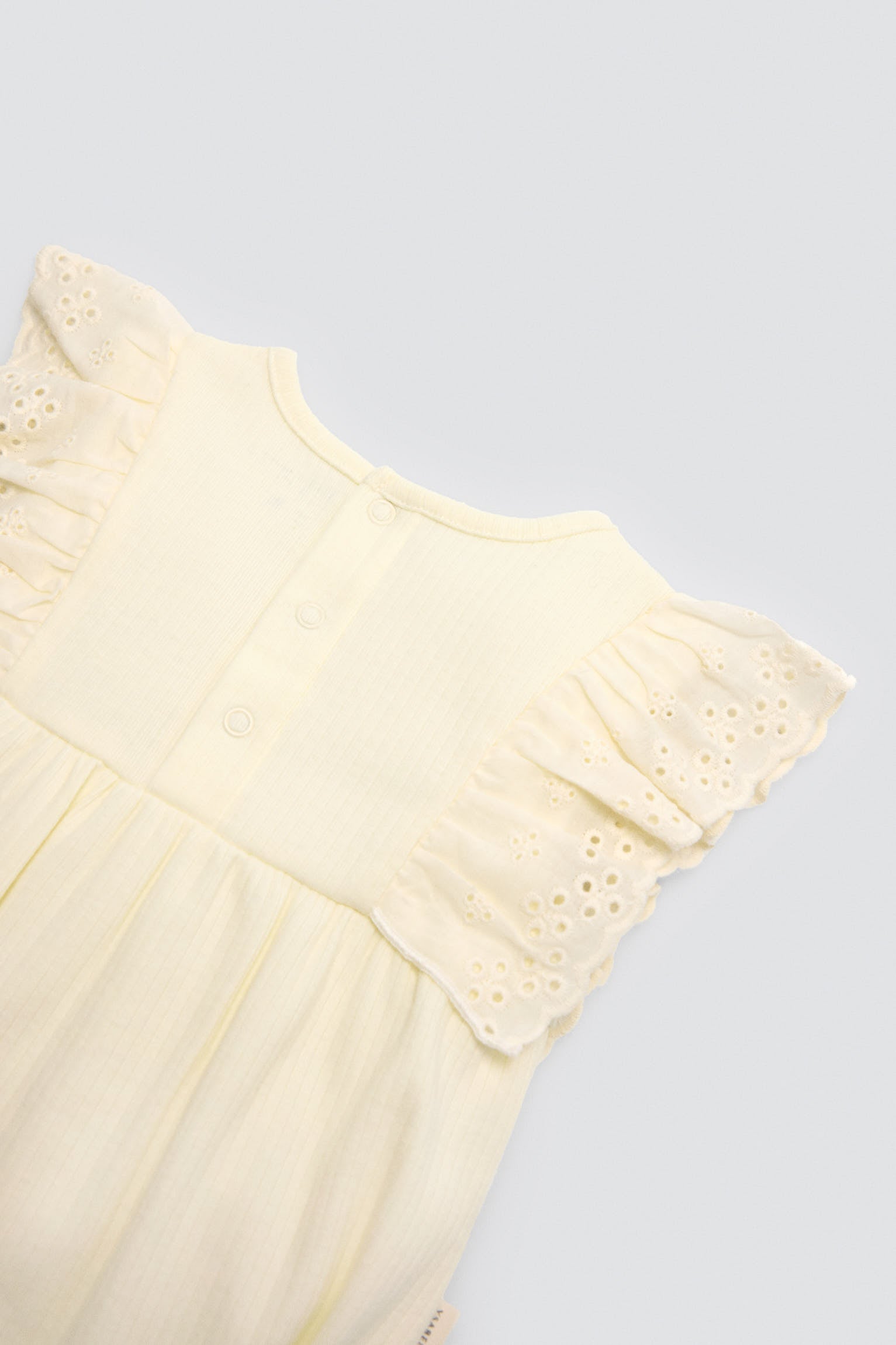 Ranita bebé sin mangas detalles volantes - Ysabel Mora