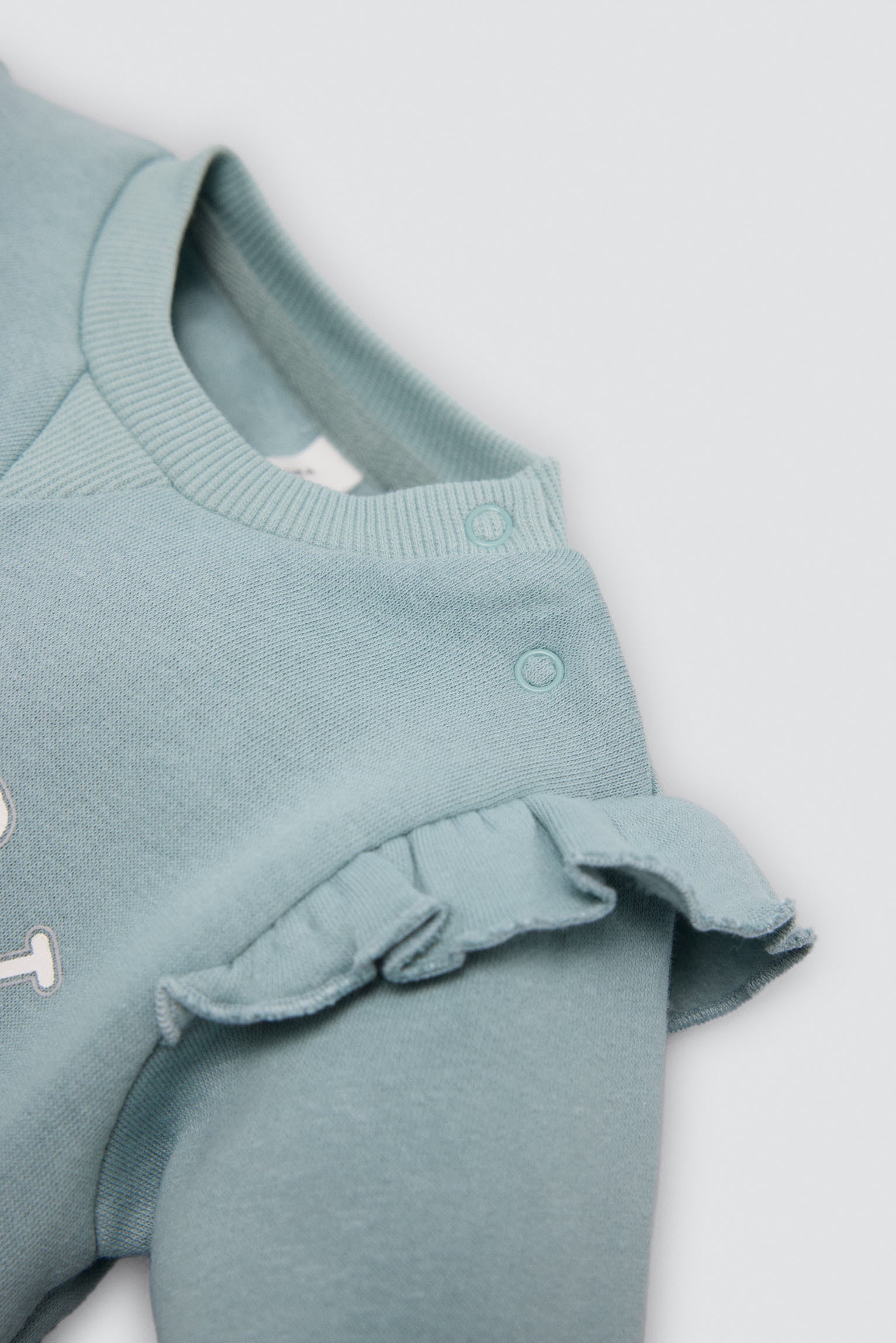 Conjunto bebé sudadera con volantes y pantalón detalle oso texturizado - Ysabel Mora