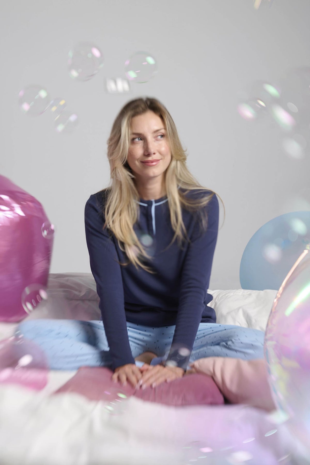 26203-pijama-largo-afelpado-mujer-estampado-lunares-azul