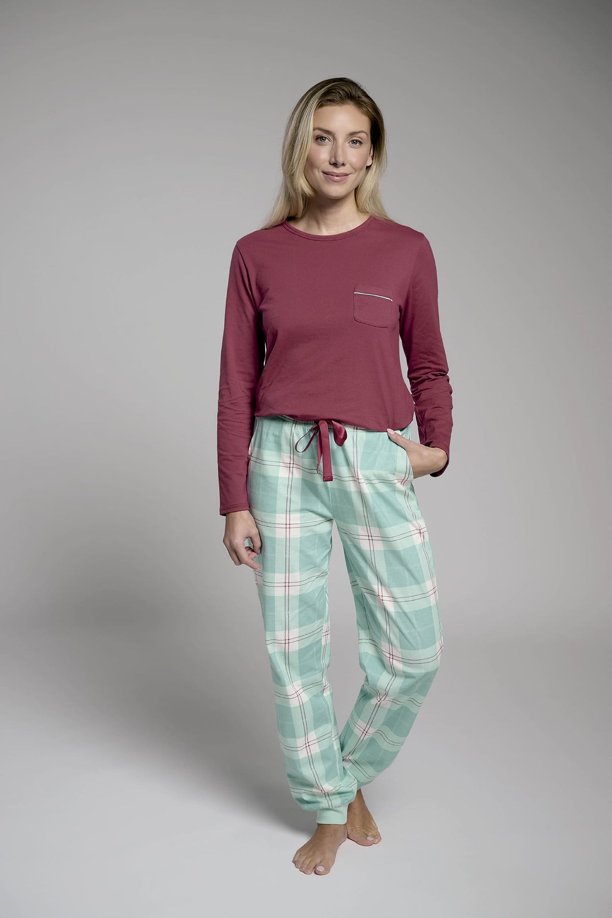 26209-pijama-largo-algodon-mujer-cuadros-verde-rojo-manga-larga
