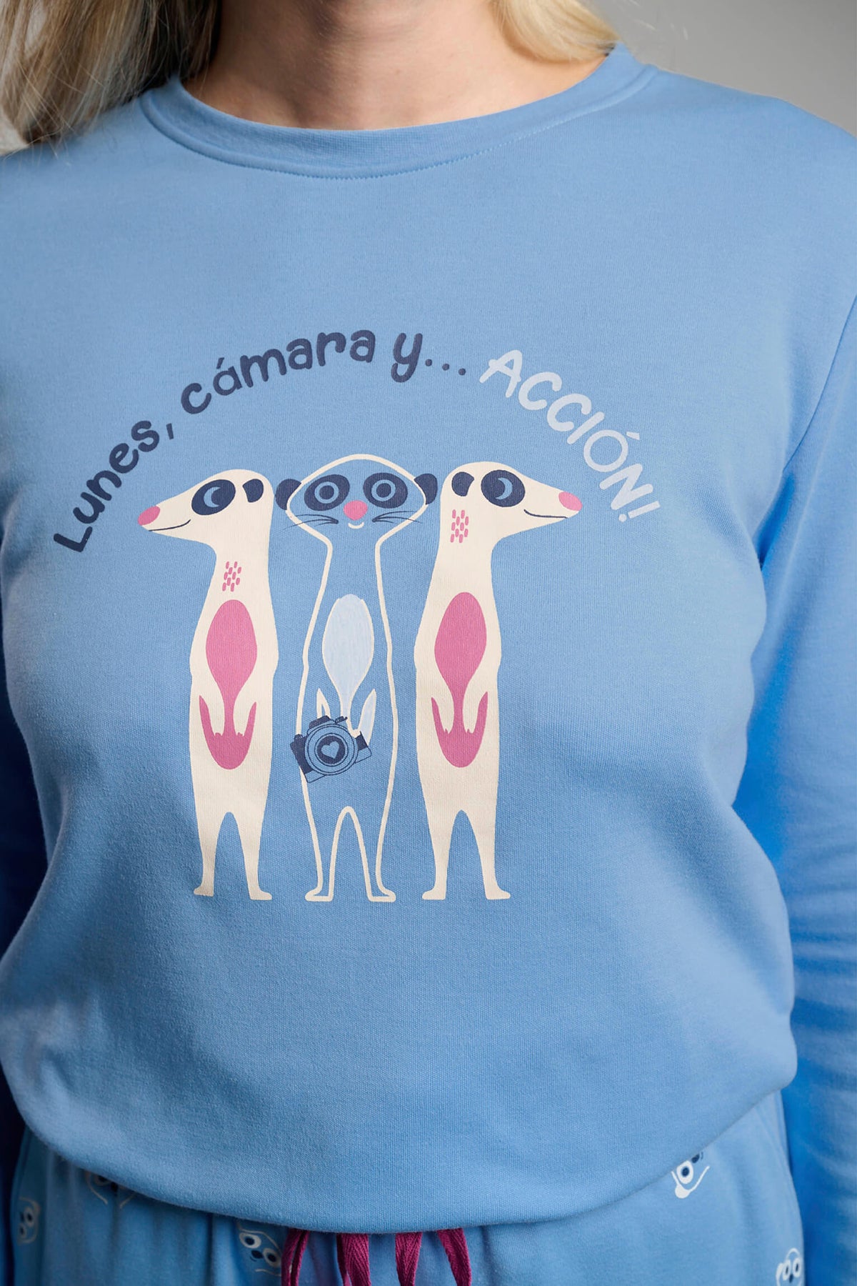 26237-pijama-largo-afelpado-mujer-suricatos-azul