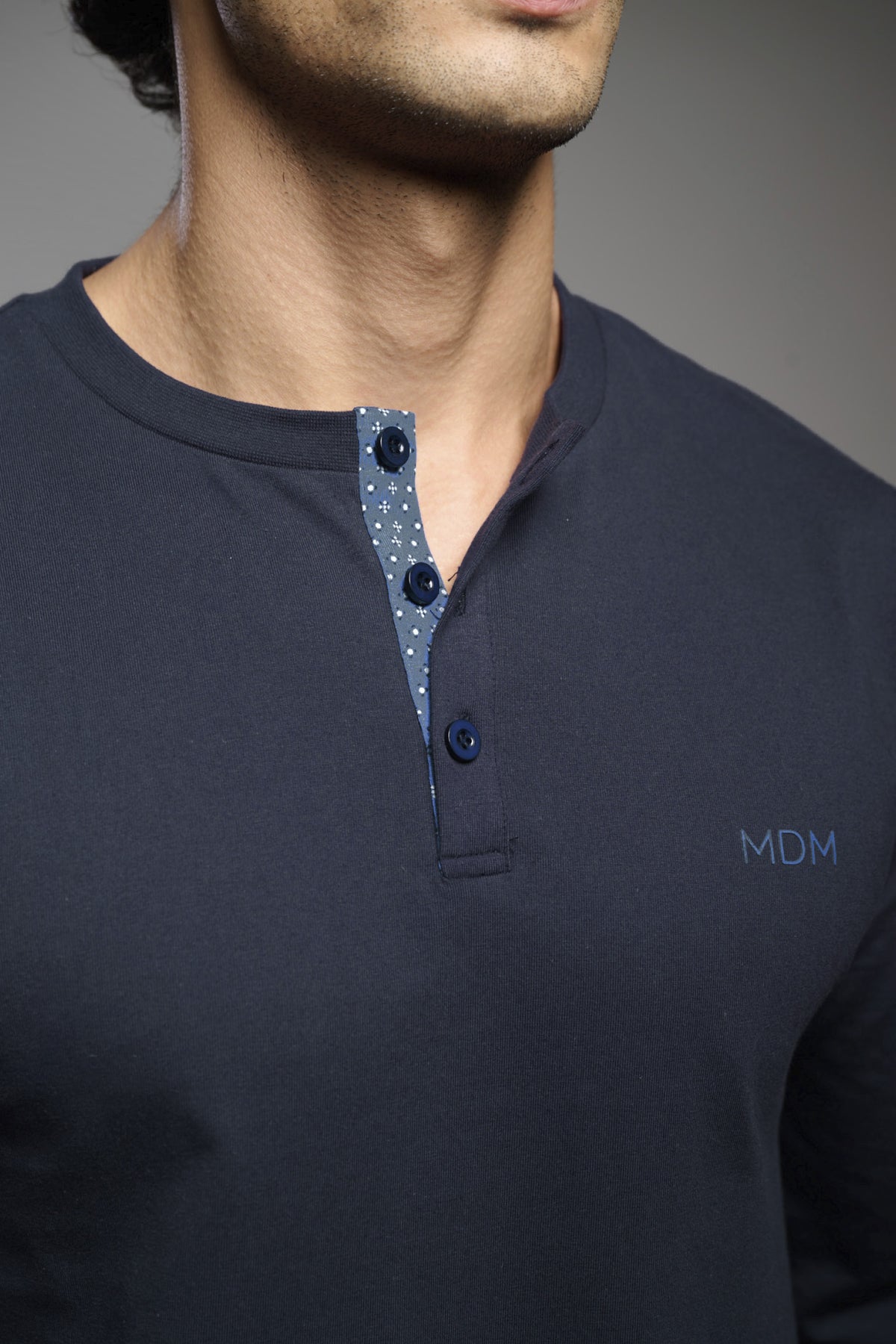 Pigiama lungo camisero uomo cotone cuello panadero stampa
