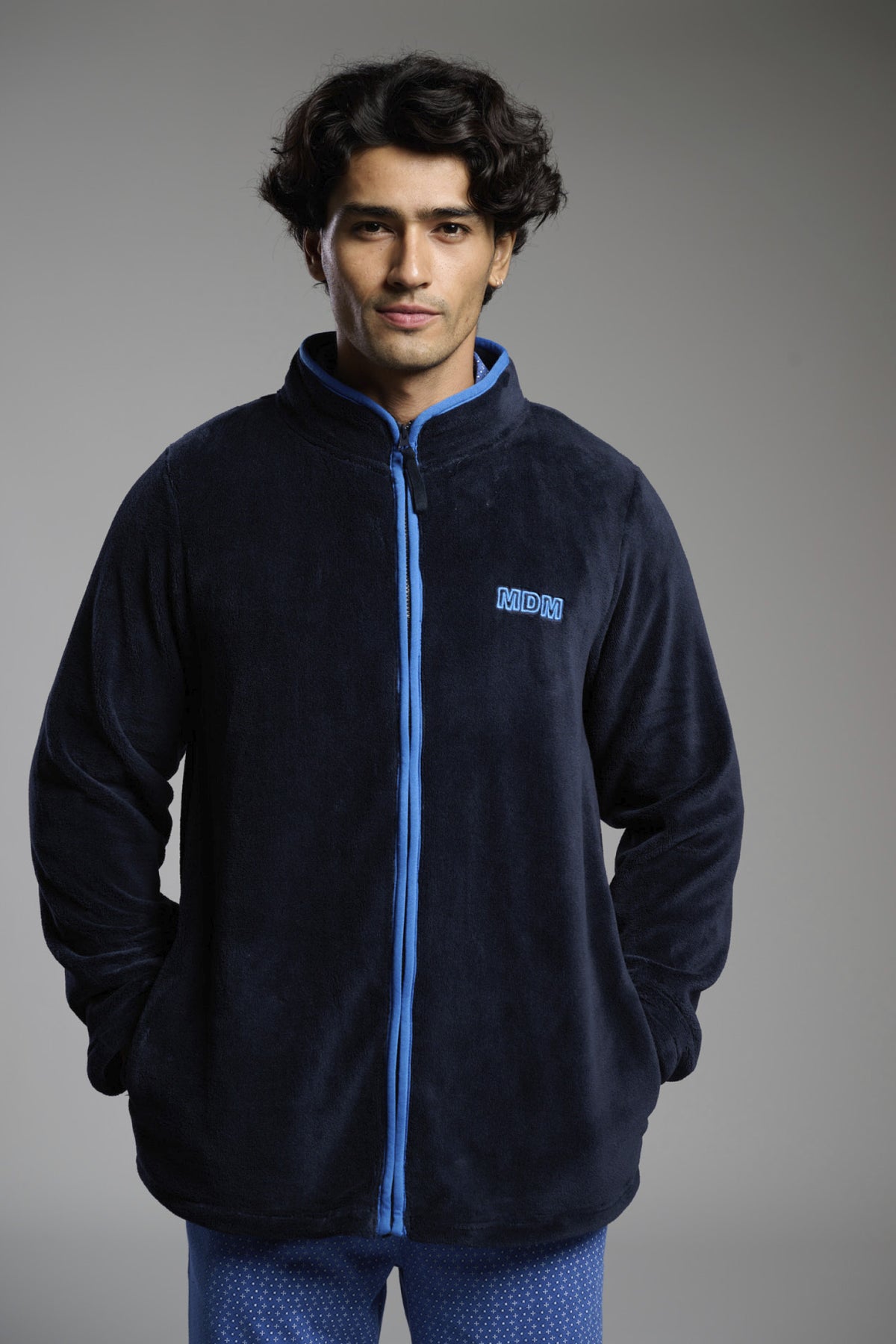 Bata corta polar coralina uomo detalle bordado azul marino