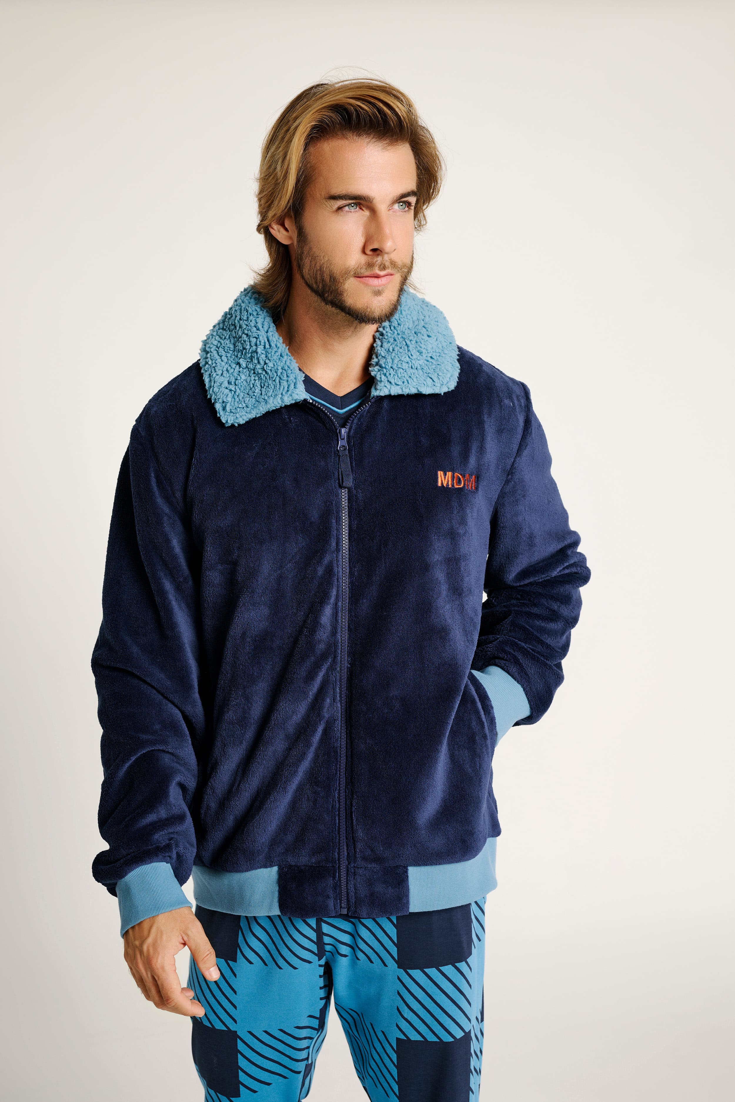 Abito da uomo con cerniera in stile giacca