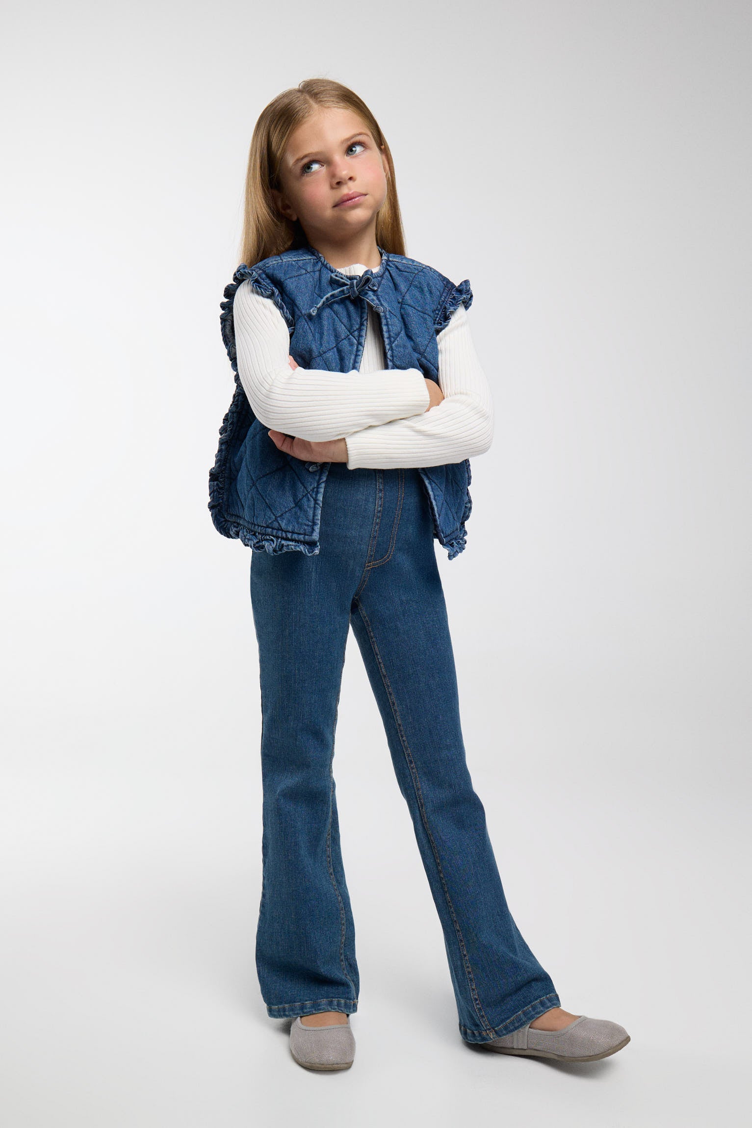 Pantalón bambina vaquero acampanado