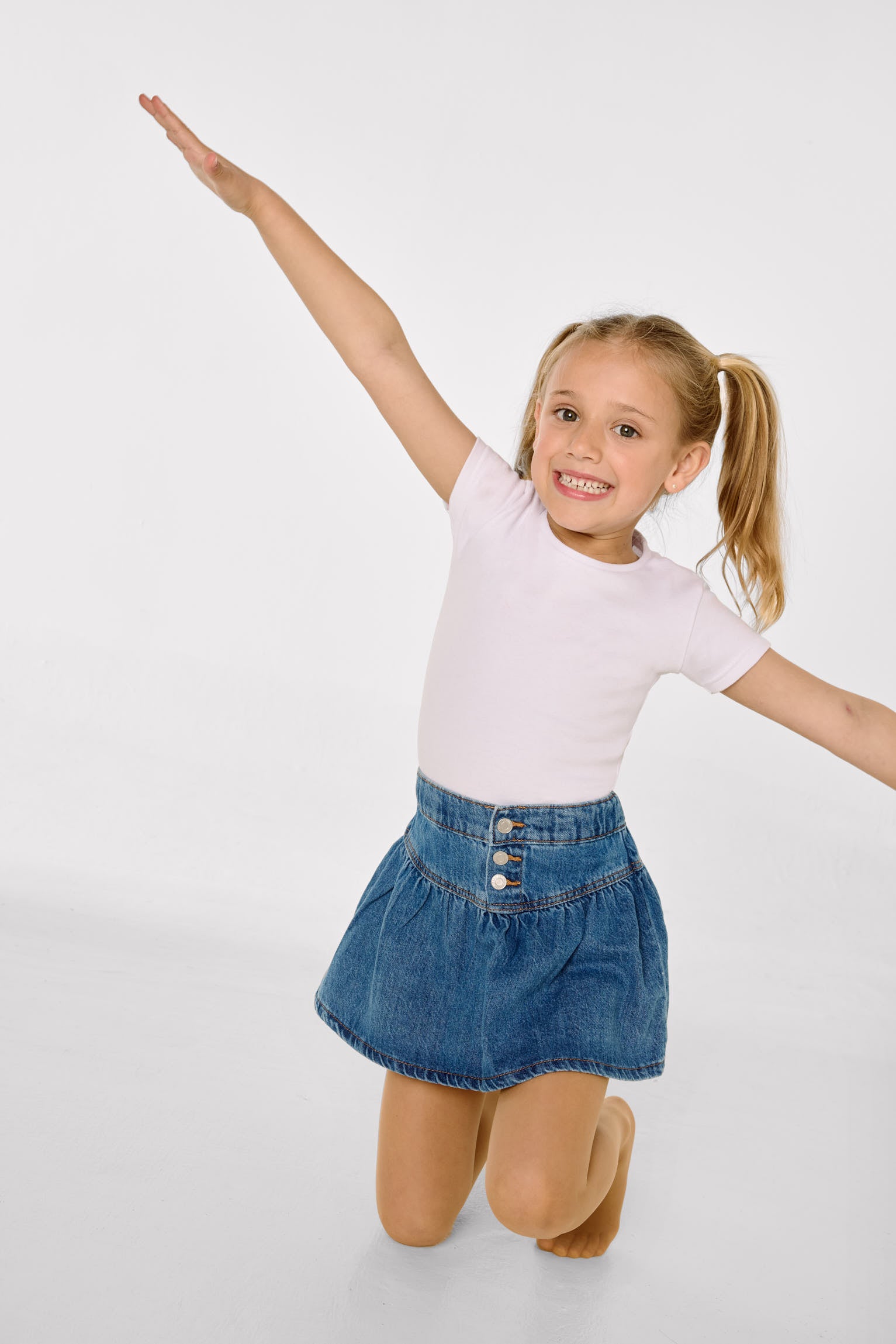 Panty infantil sin carreras 15 den beige - Ysabel Mora