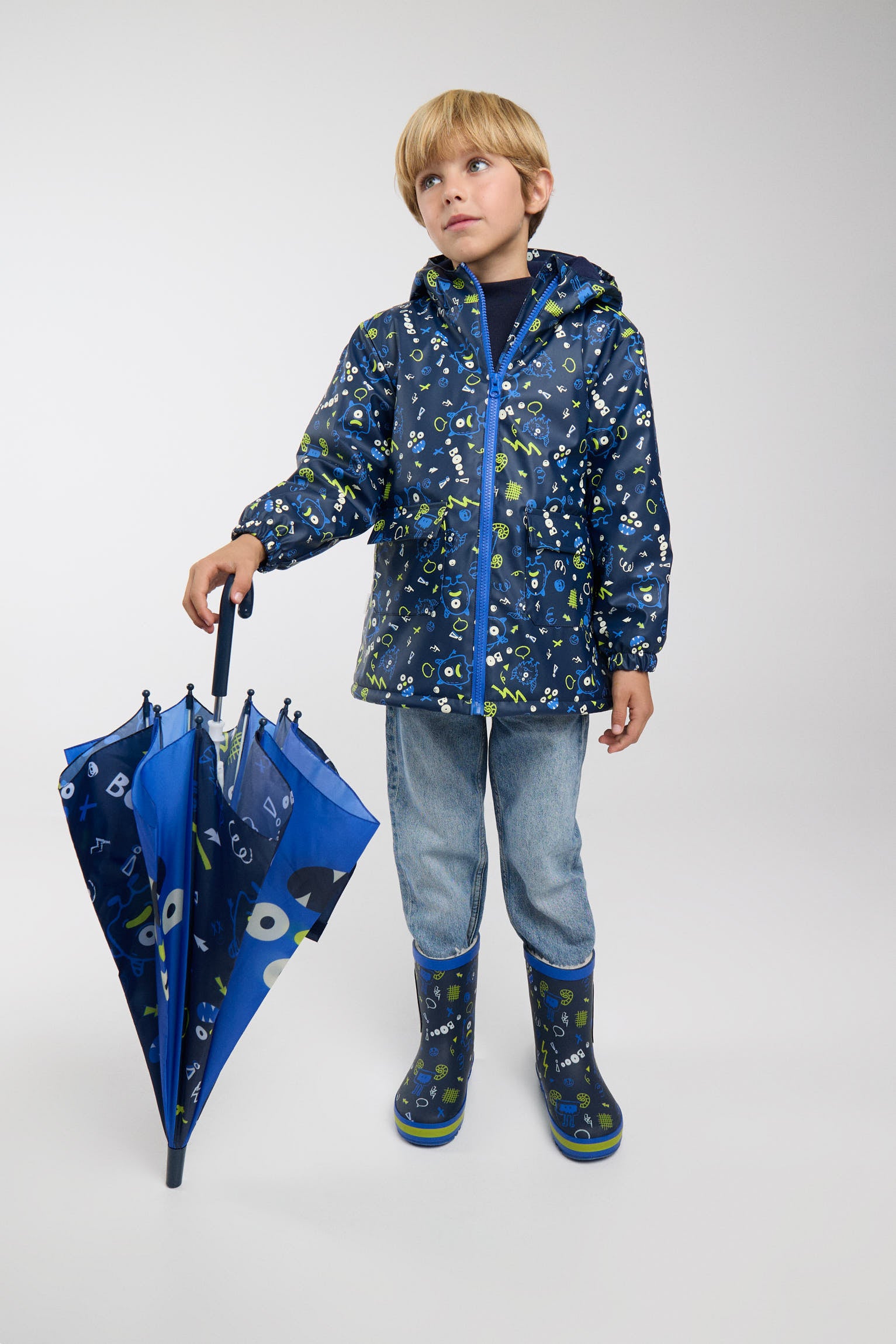 PREVENTA Chubasquero bambino forro polar estampado monstruos