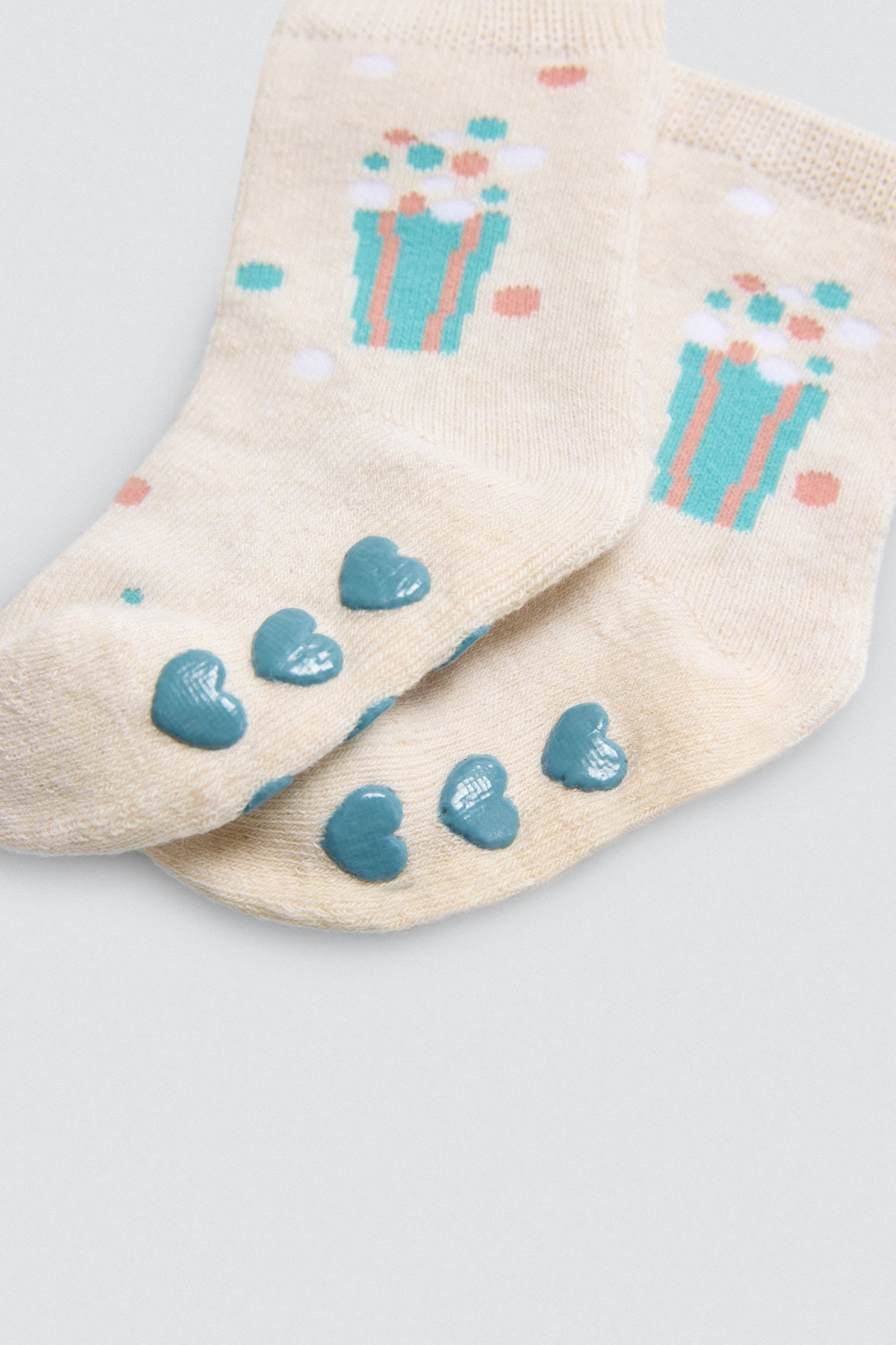 52865KIT-9-pack-calcetines-termicos-antideslizantes-bebe-ysabel-mora
