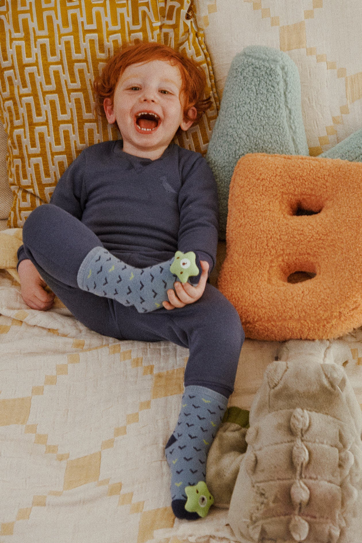 52881KIT-0-pack-calcetines-sensoriales-sonajero-nino-infantil-ysabel-mora-azul