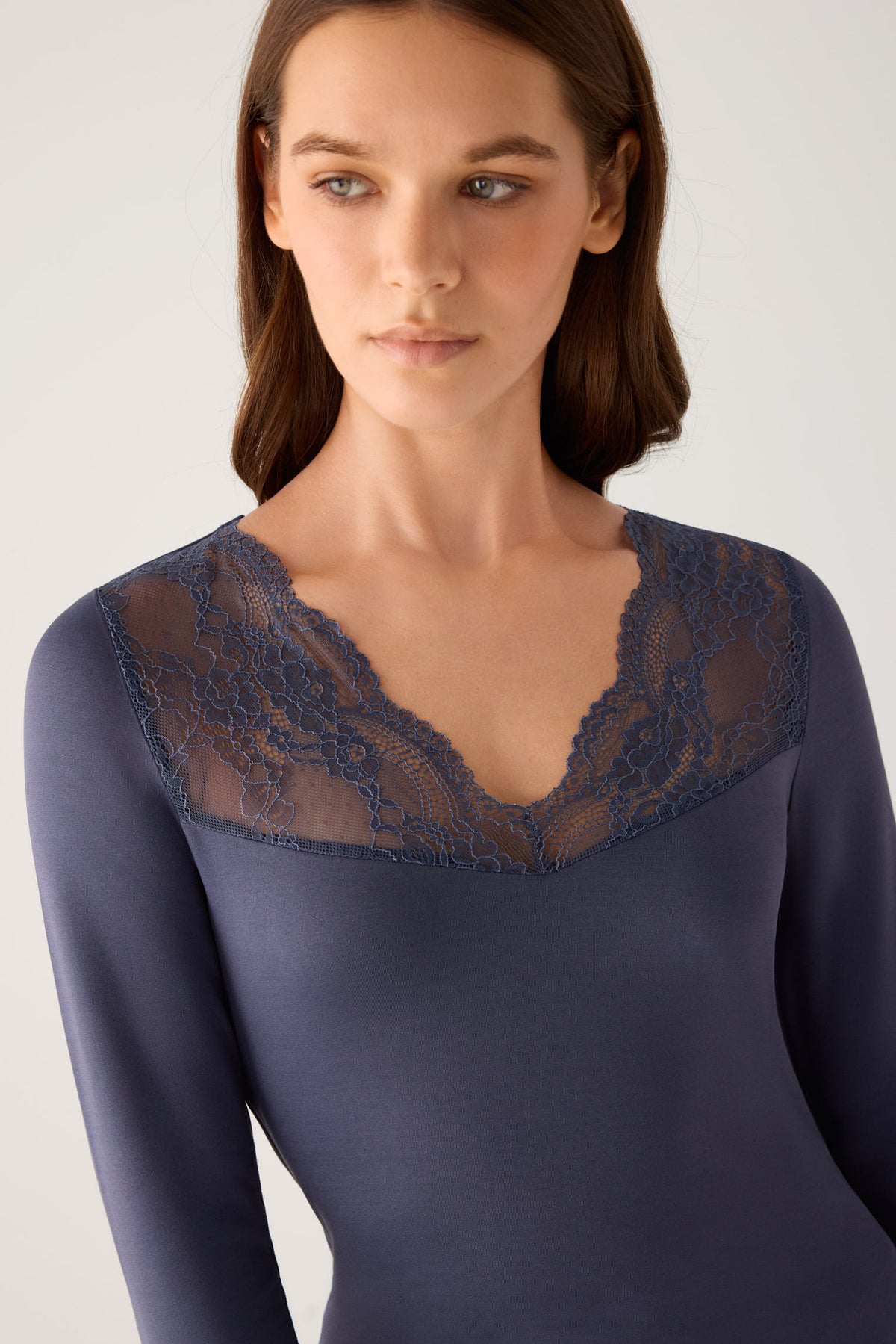 T-shirt termica da donna a maniche lunghe con scollo a V e pizzo blu navy