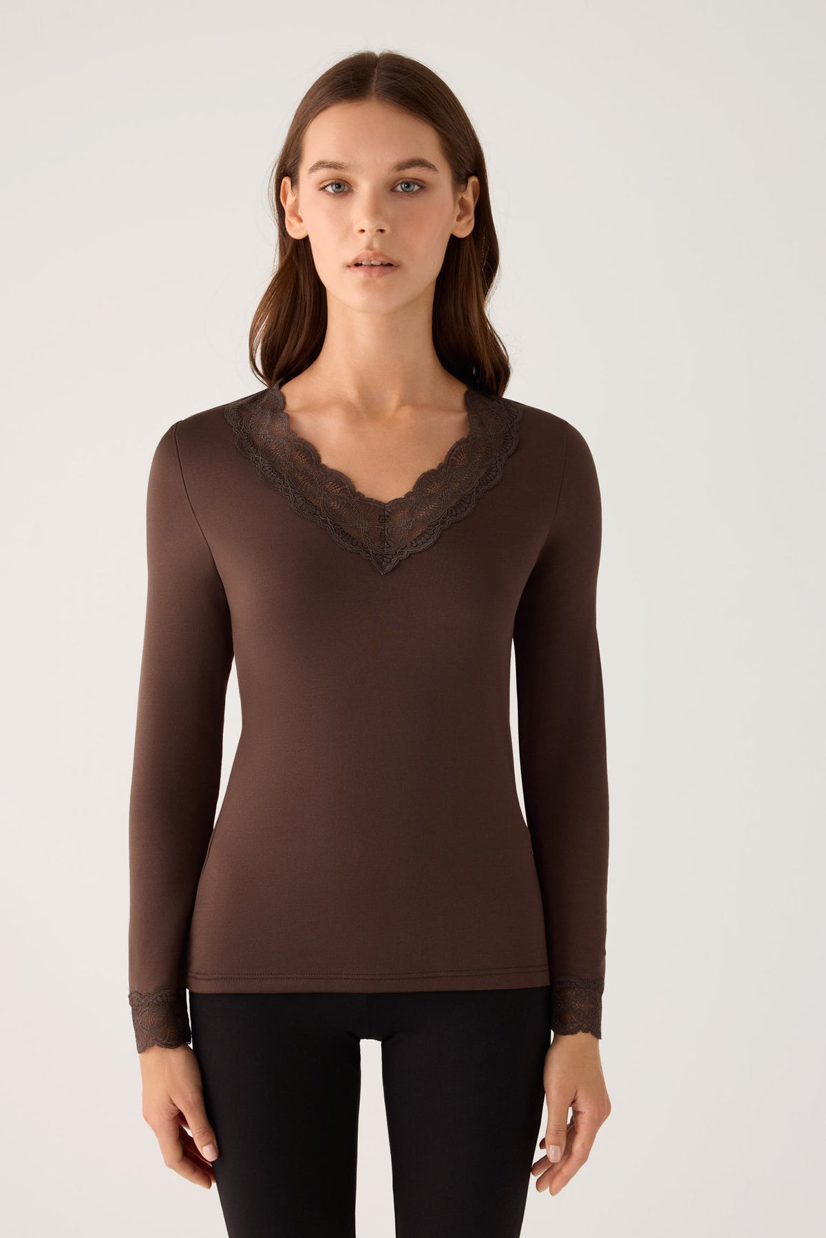 T-shirt termica da donna a maniche lunghe con dettagli in pizzo su scollo e polsini, marrone