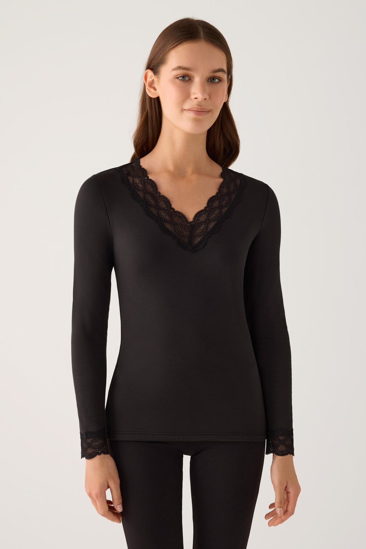 T-shirt termica da donna a maniche lunghe con scollo e polsini in pizzo, nera