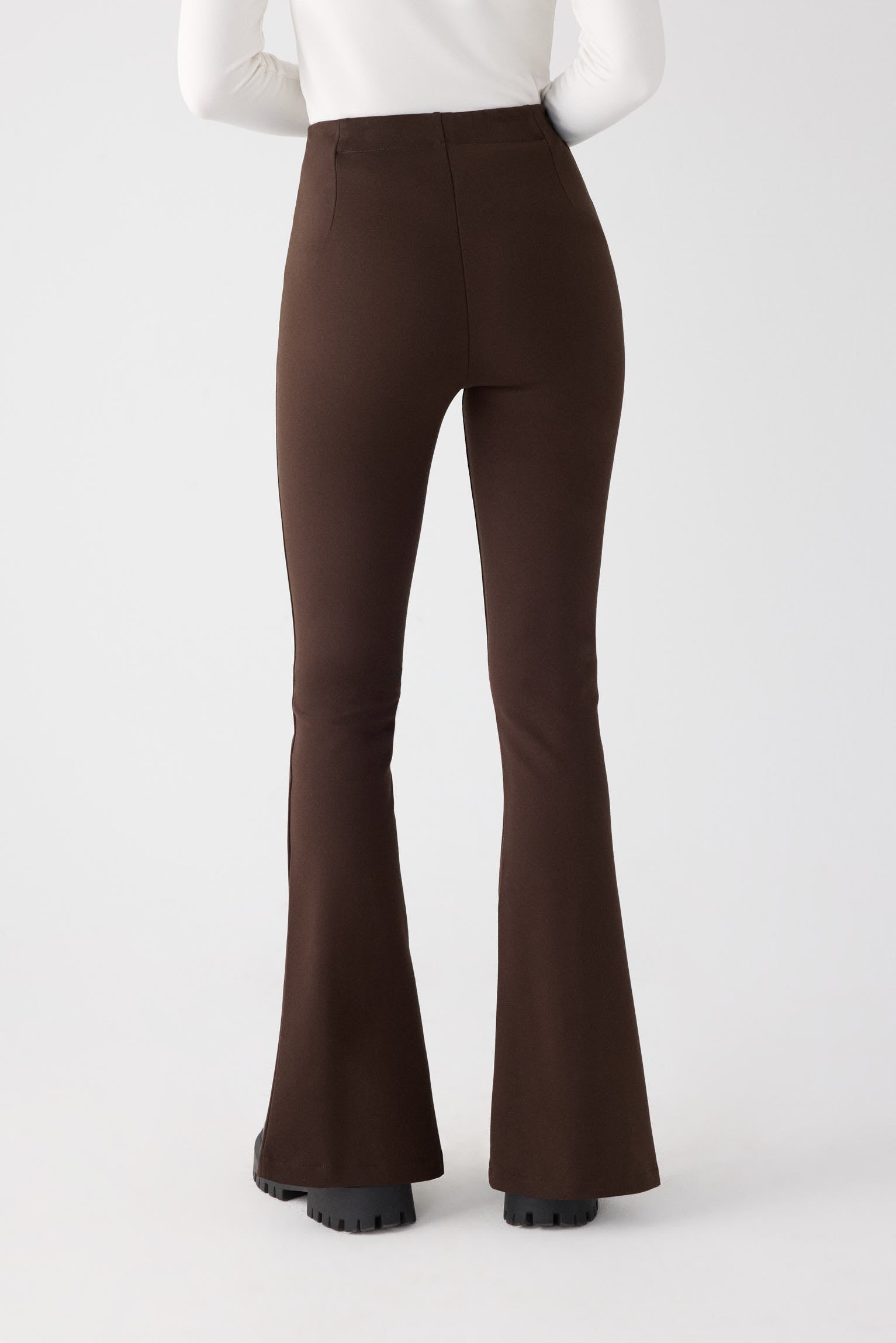 70464-dark-chocolate-leggings-mujer-acampanados-de-tiro-alto-marron-chocolate
