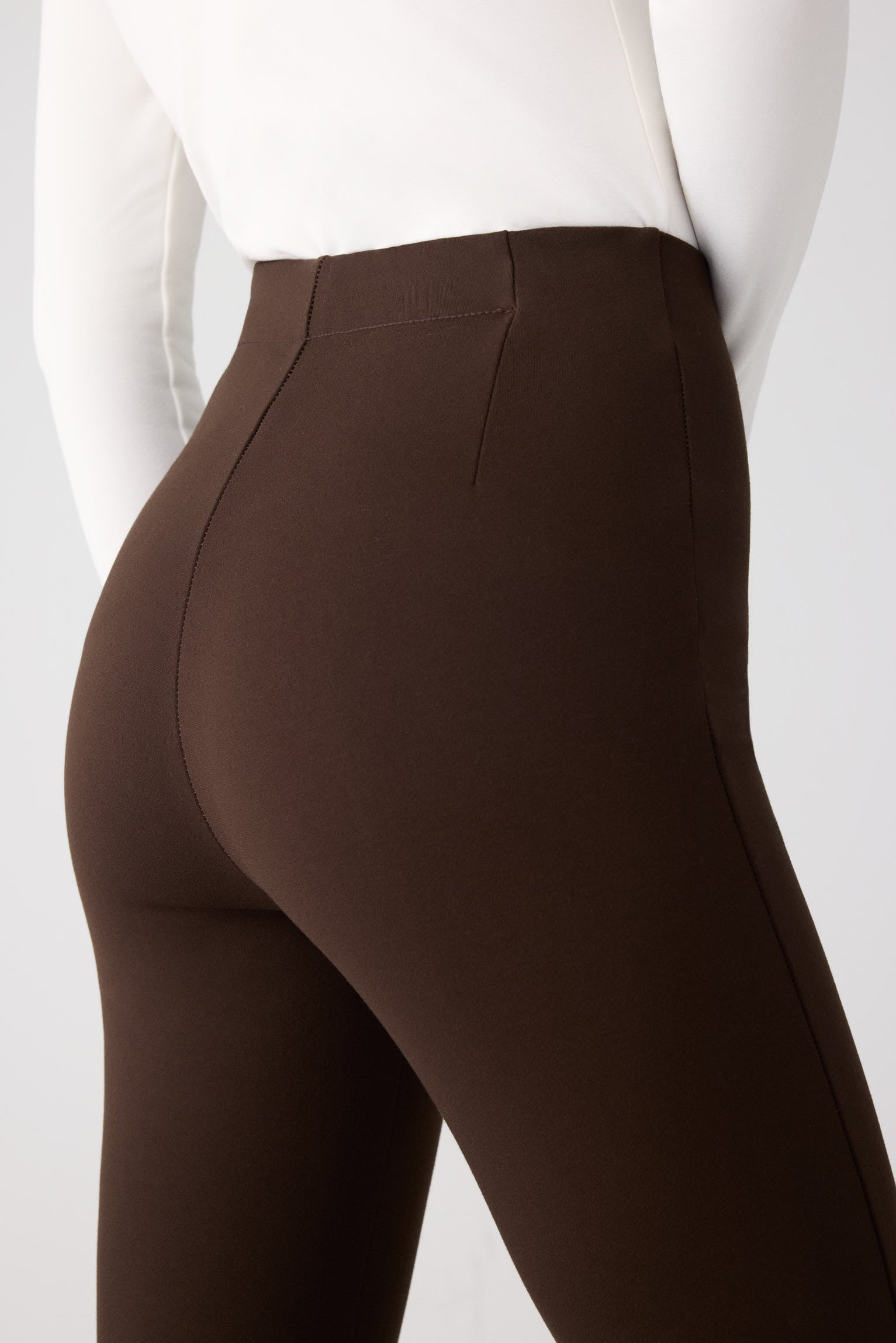 70464-dark-chocolate-leggings-mujer-acampanados-de-tiro-alto-marron-chocolate