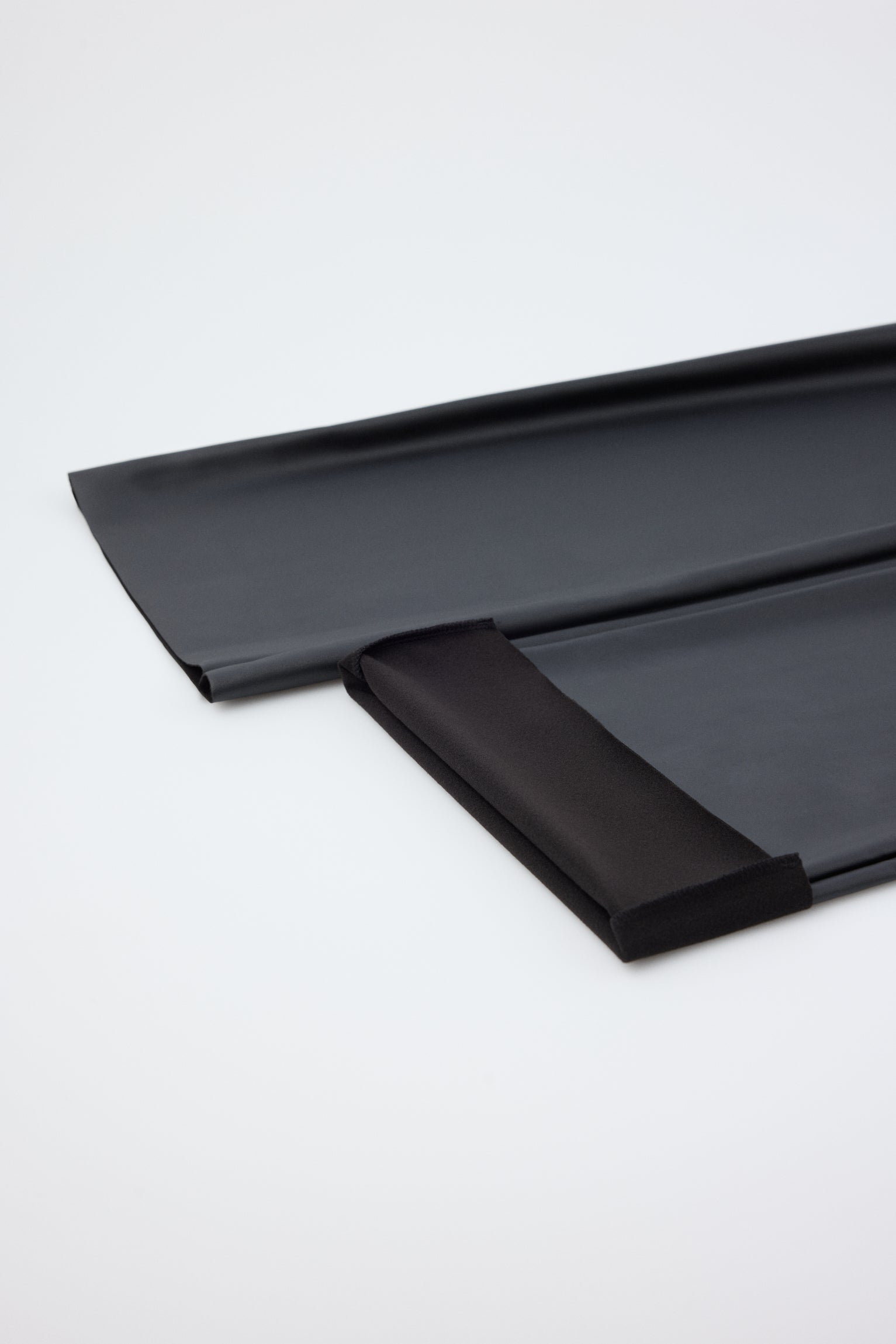 Leggings acampanados efecto piel con contenitivo abdominal negros
