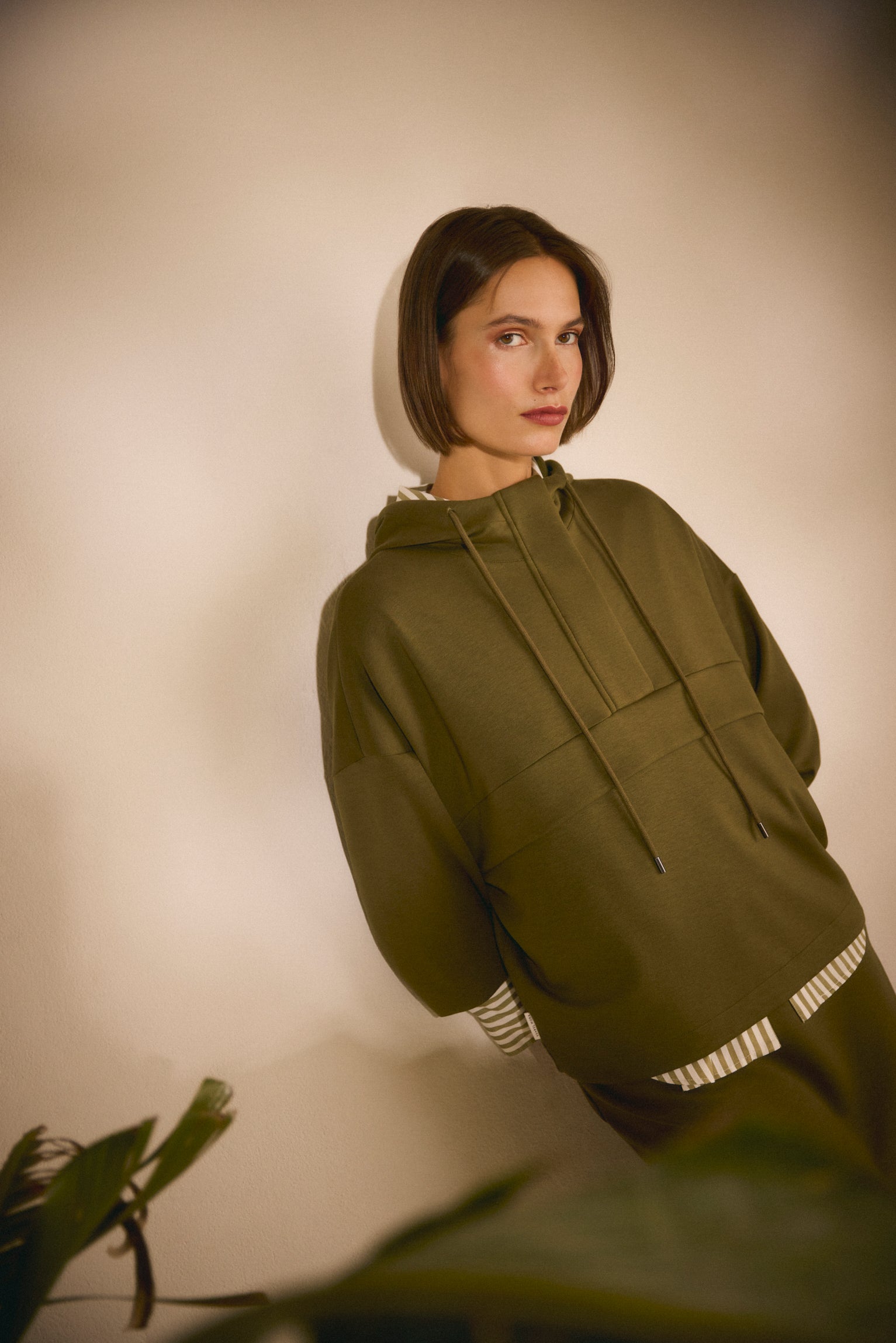 Look comodo con pantaloni cargo verde oliva @teresamora6