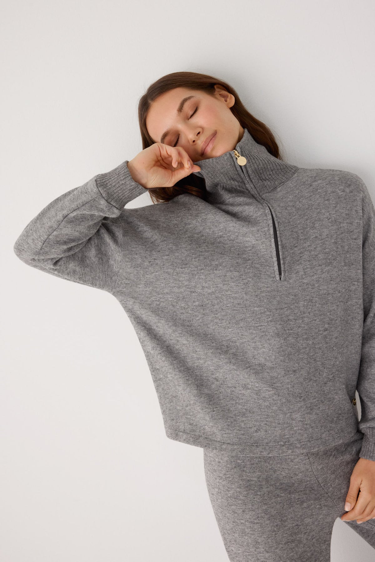 70724-melange-grey-jersey-comodo-calido-detalle-cremallera-gris
