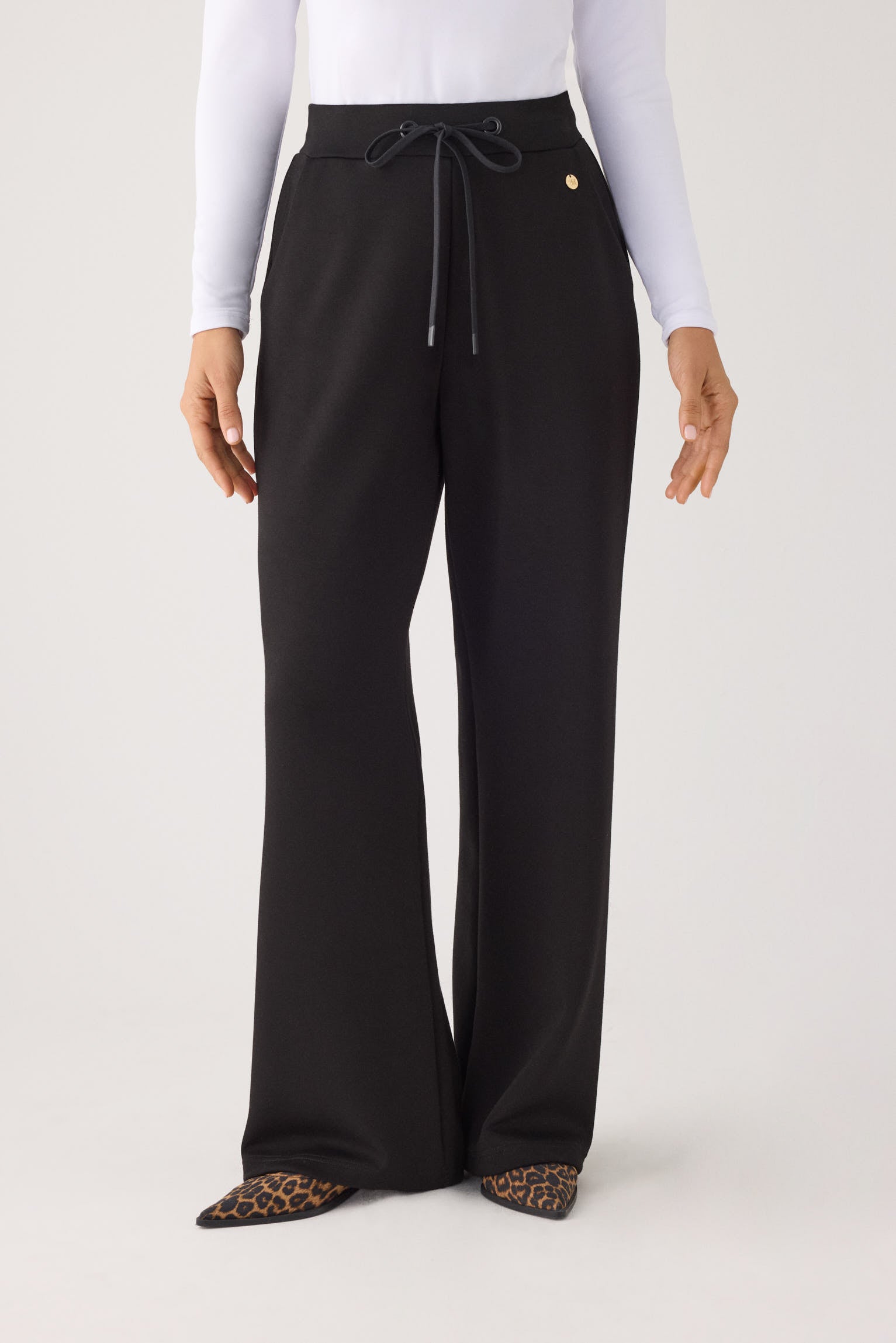 70743-black-pantalones-comodos-rectos-afelpados-tiro-alto-cintura-ajustable-negro