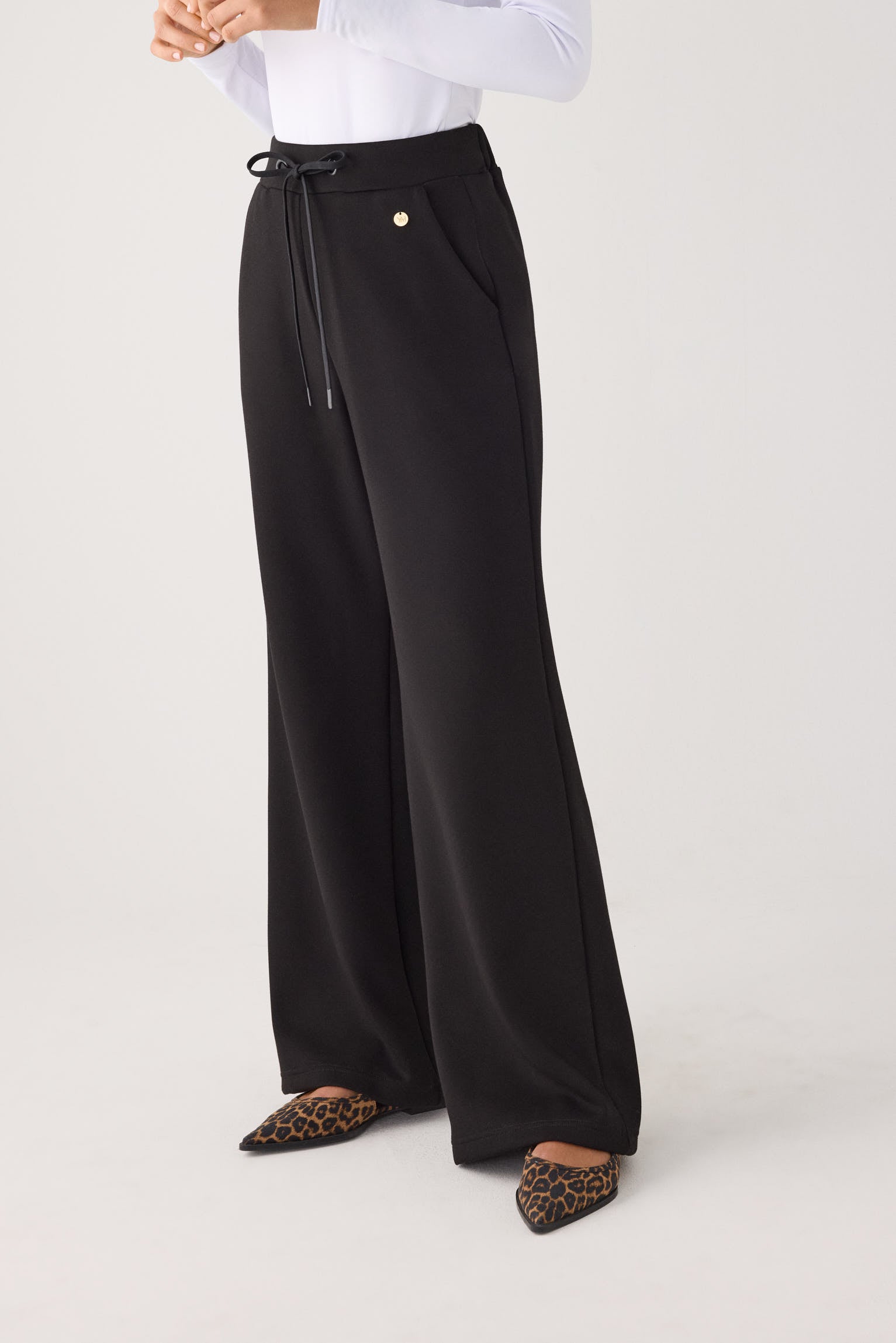 70743-black-pantalones-comodos-rectos-afelpados-tiro-alto-cintura-ajustable-negro