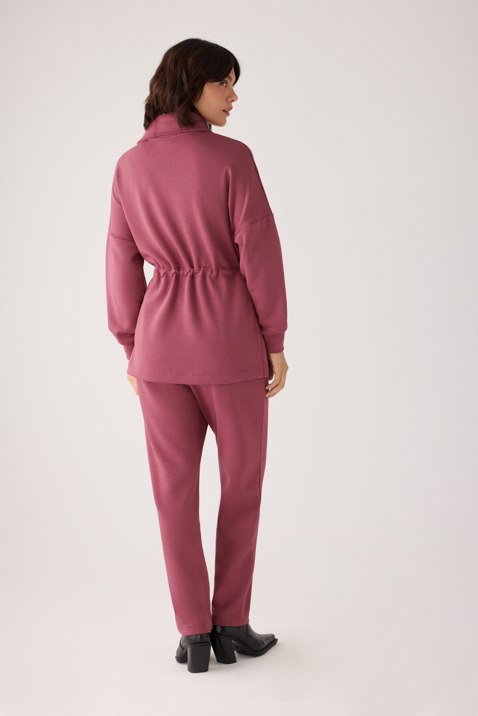 70744-nocturne-rose-pantalones-comodos-slim-afelpados-tiro-alto-bolsillos-rosa