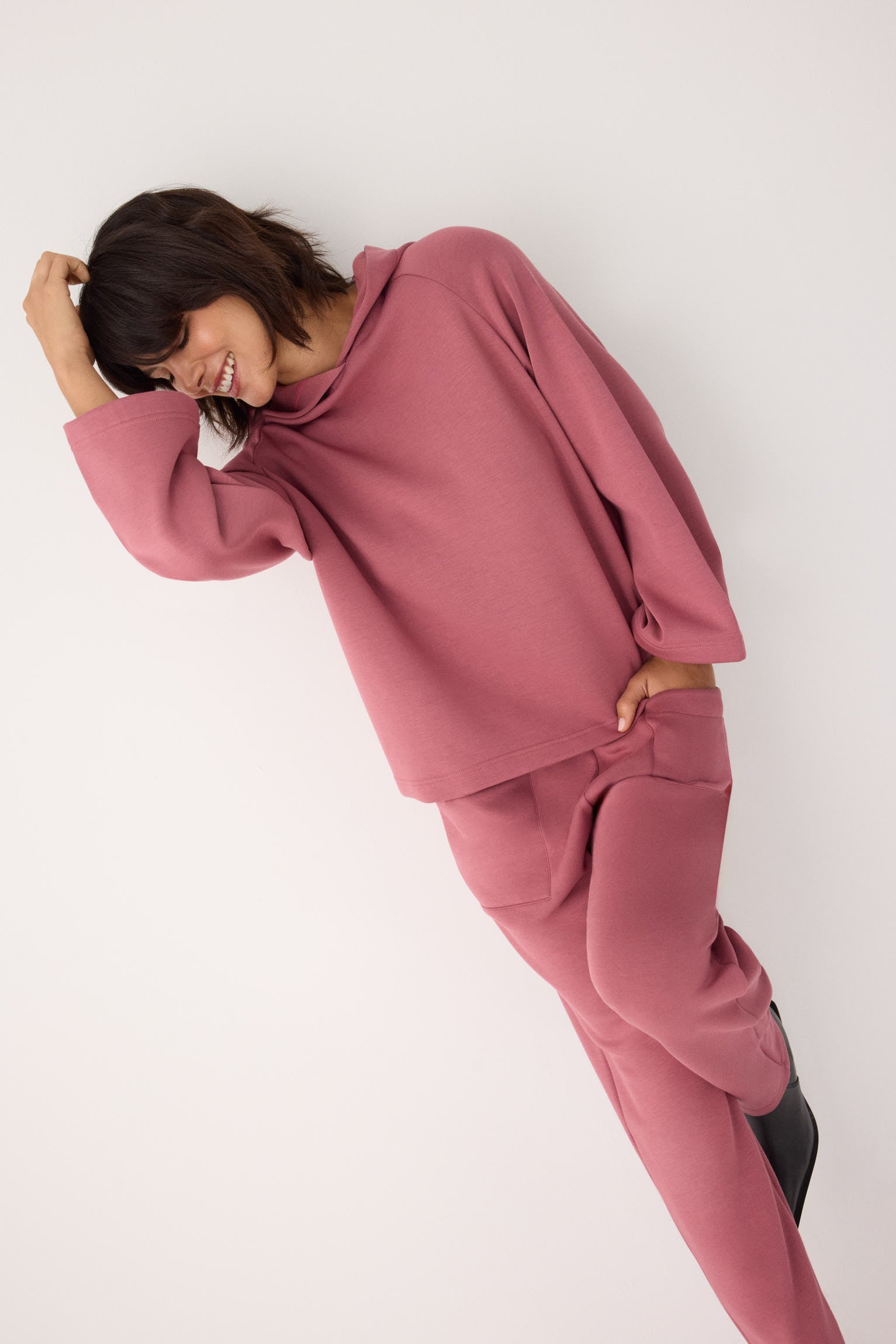 70744-nocturne-rose-pantalones-comodos-slim-afelpados-tiro-alto-bolsillos-rosa
