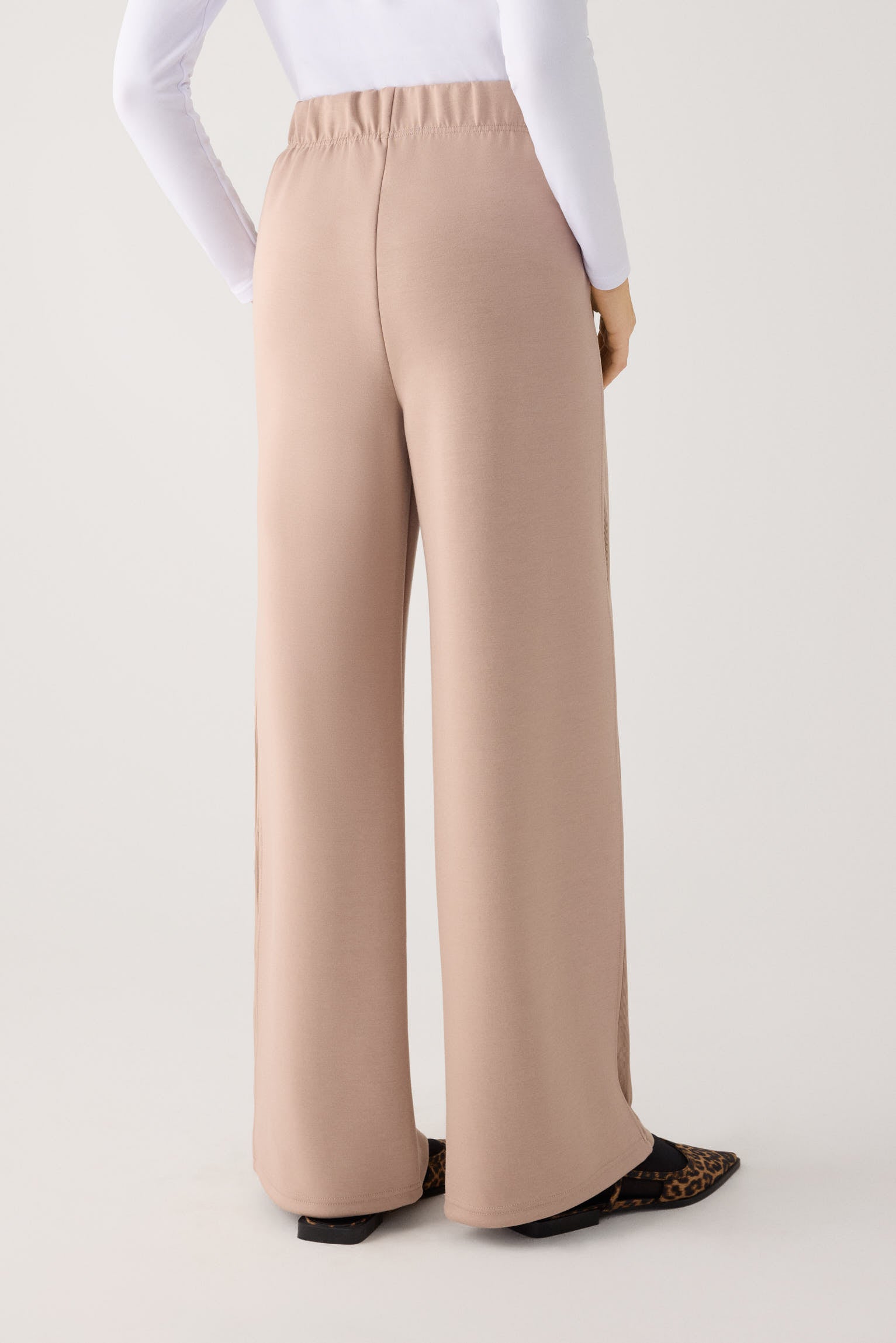 70747-taupe-pantalones-comodos-anchos-afelpados-tiro-alto-canale-beige