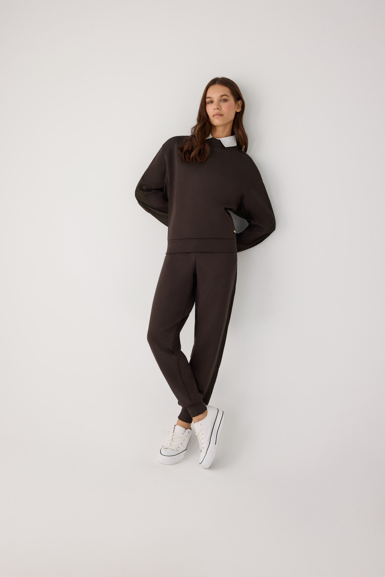 70748-dark-chocolate-pantalones-comodos-jogger-afelpados-tiro-alto-canale-marron-chocolate