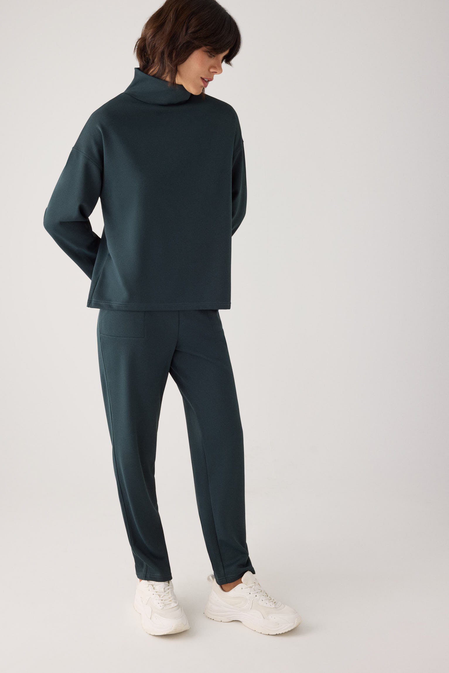 70752-ocean-blue-pantalones-comodos-slim-textura-pique-tiro-alto-verde-botella