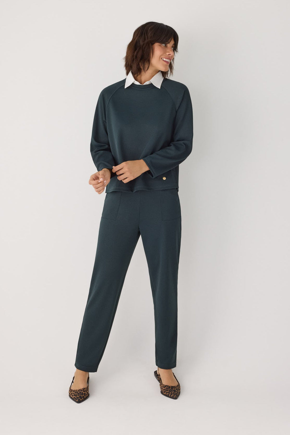 70752-ocean-blue-pantalones-comodos-slim-textura-pique-tiro-alto-verde-botella