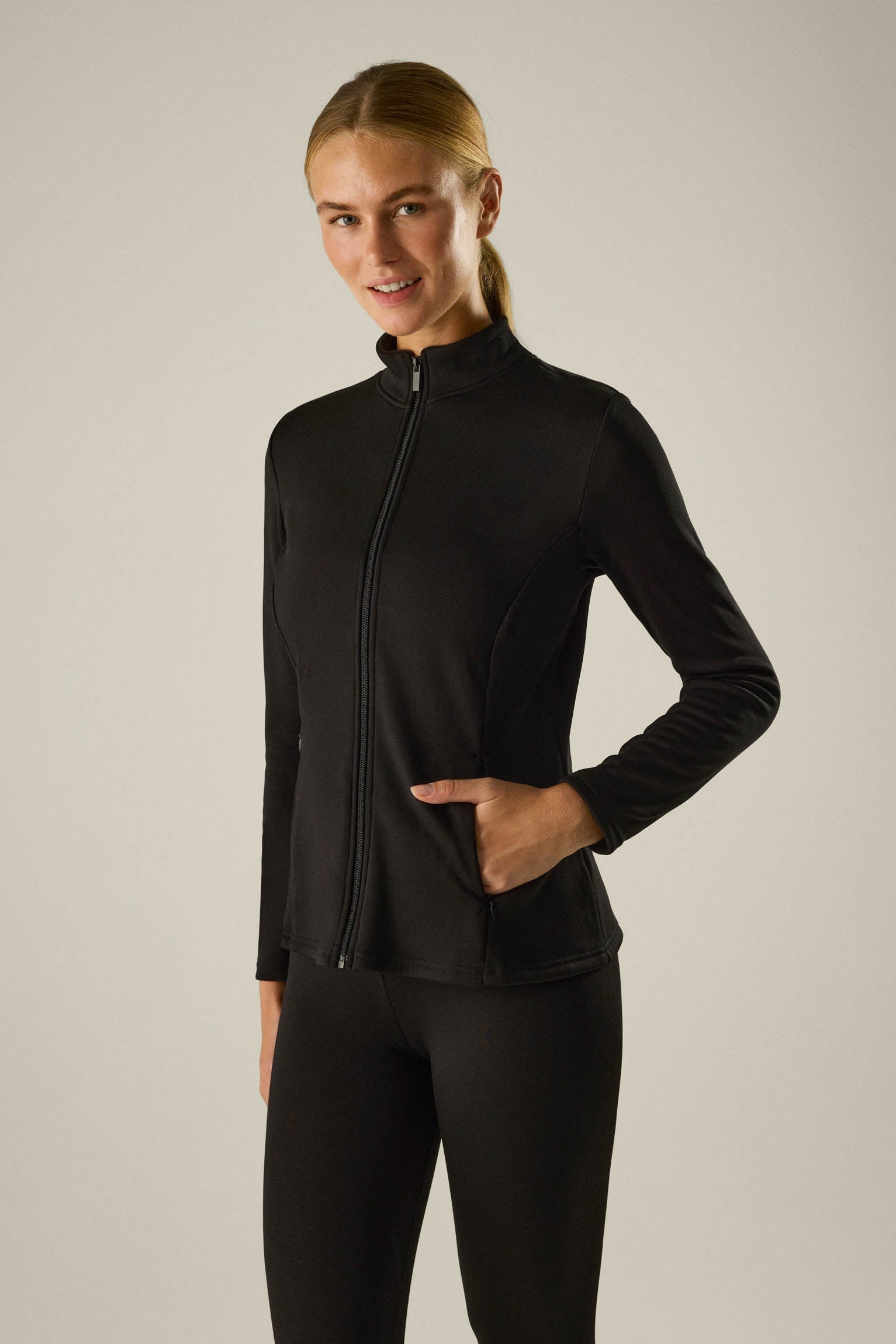 70889-1-ropa-deportiva-chaqueta-mujer-ysabel-mora - Negro