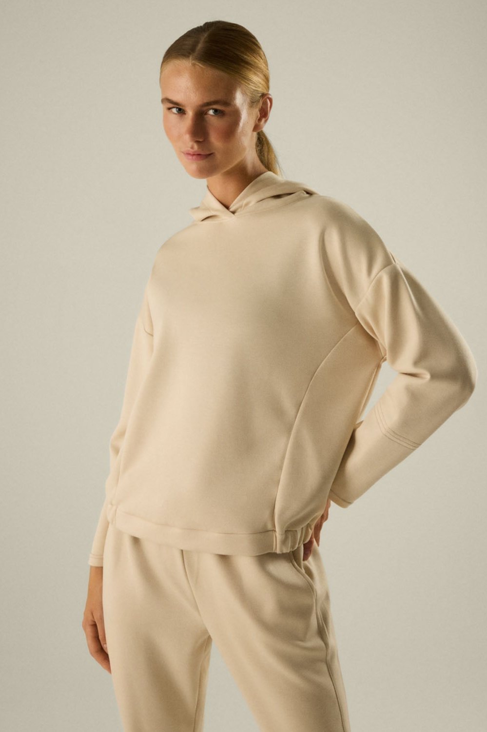 70893-7-ropa-deportiva-sudadera-mujer-ysabel-mora - Beige