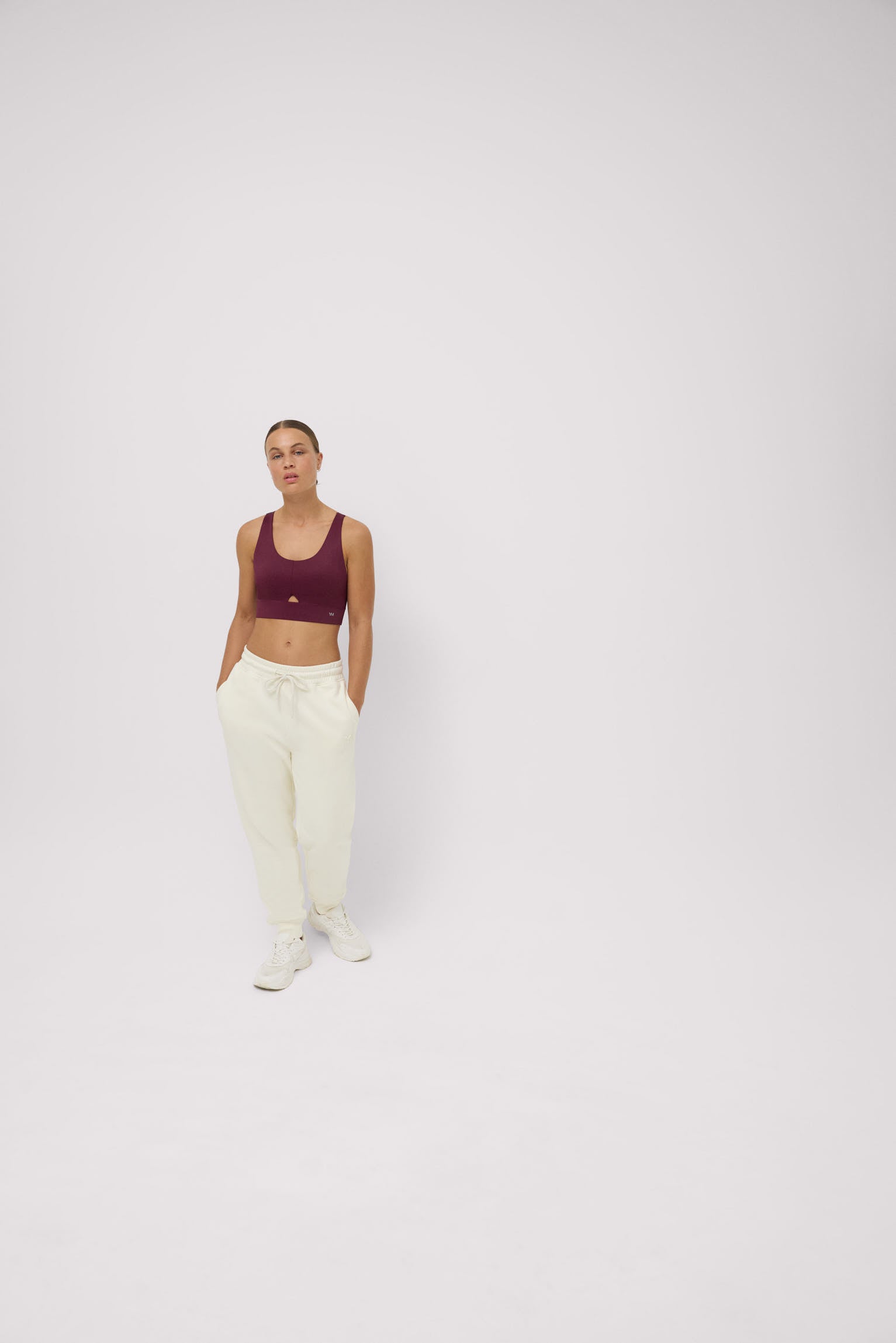 Set sportivo top compressivo granata e pantaloni jogging