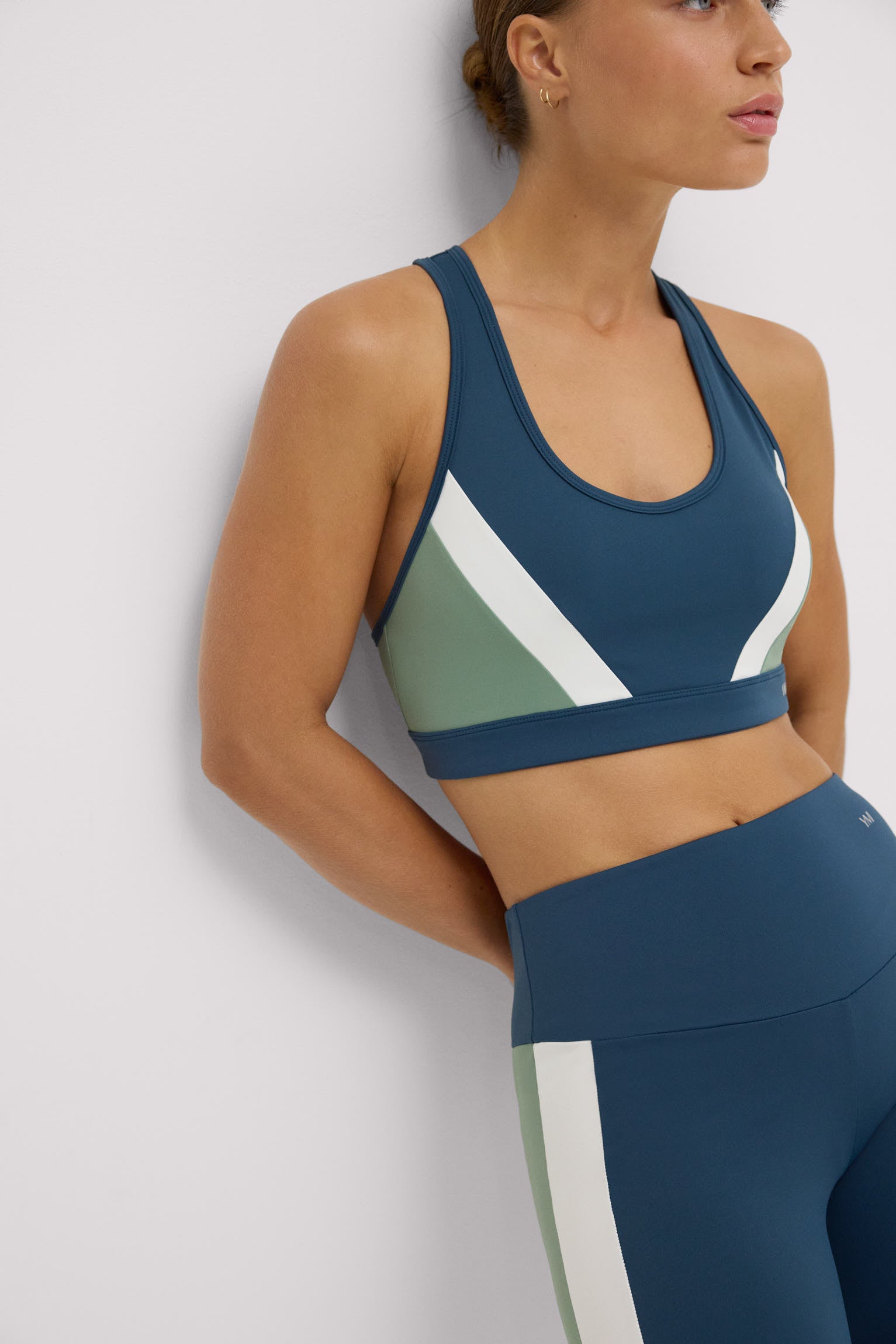 Reggiseno sportivo color block blu con imbottitura rimovibile