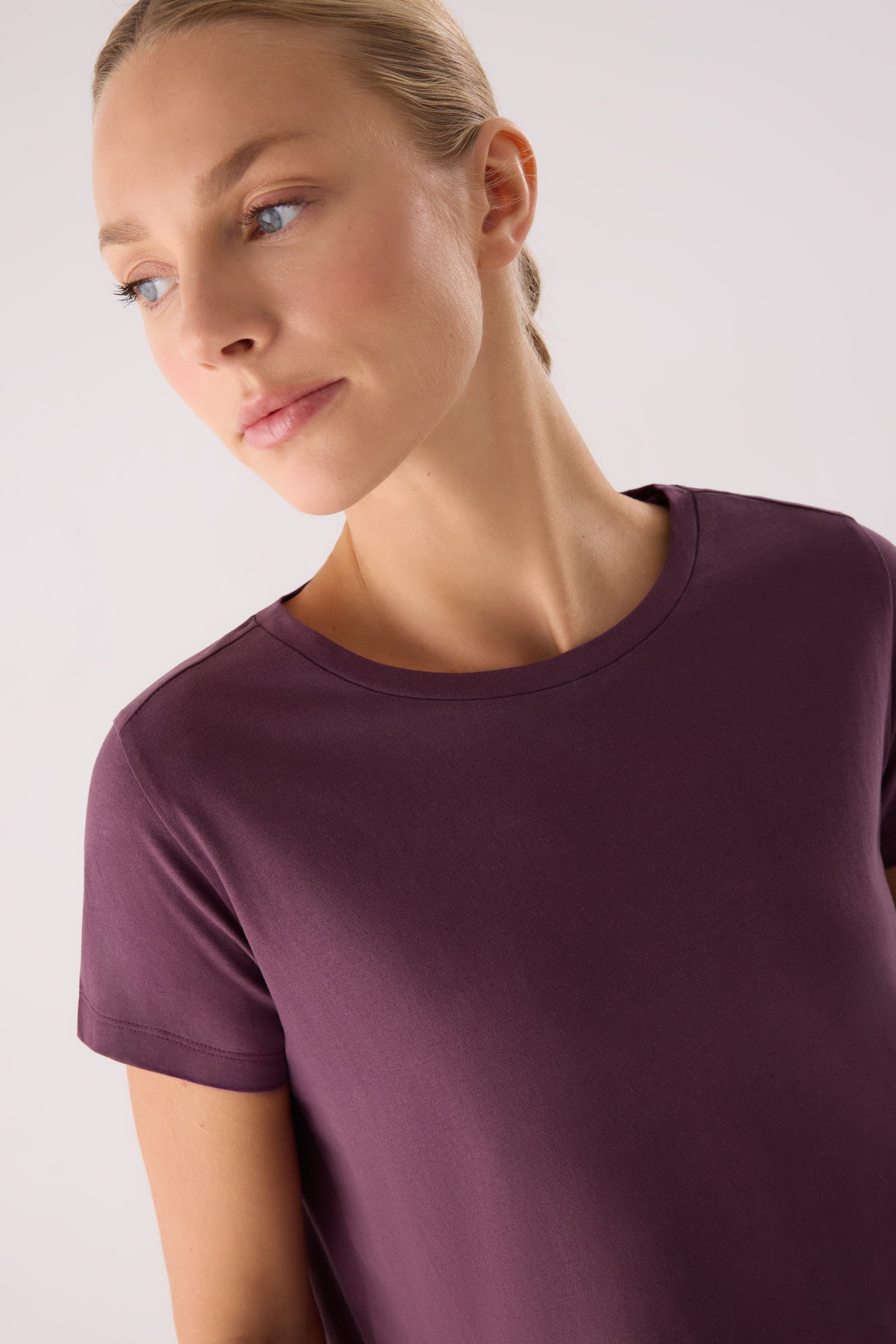 camiseta deportiva algodón gimnasio en granate cherry lacquer detalle ajuste silueta corte cómodo para entrenar o vestir en clave fitness