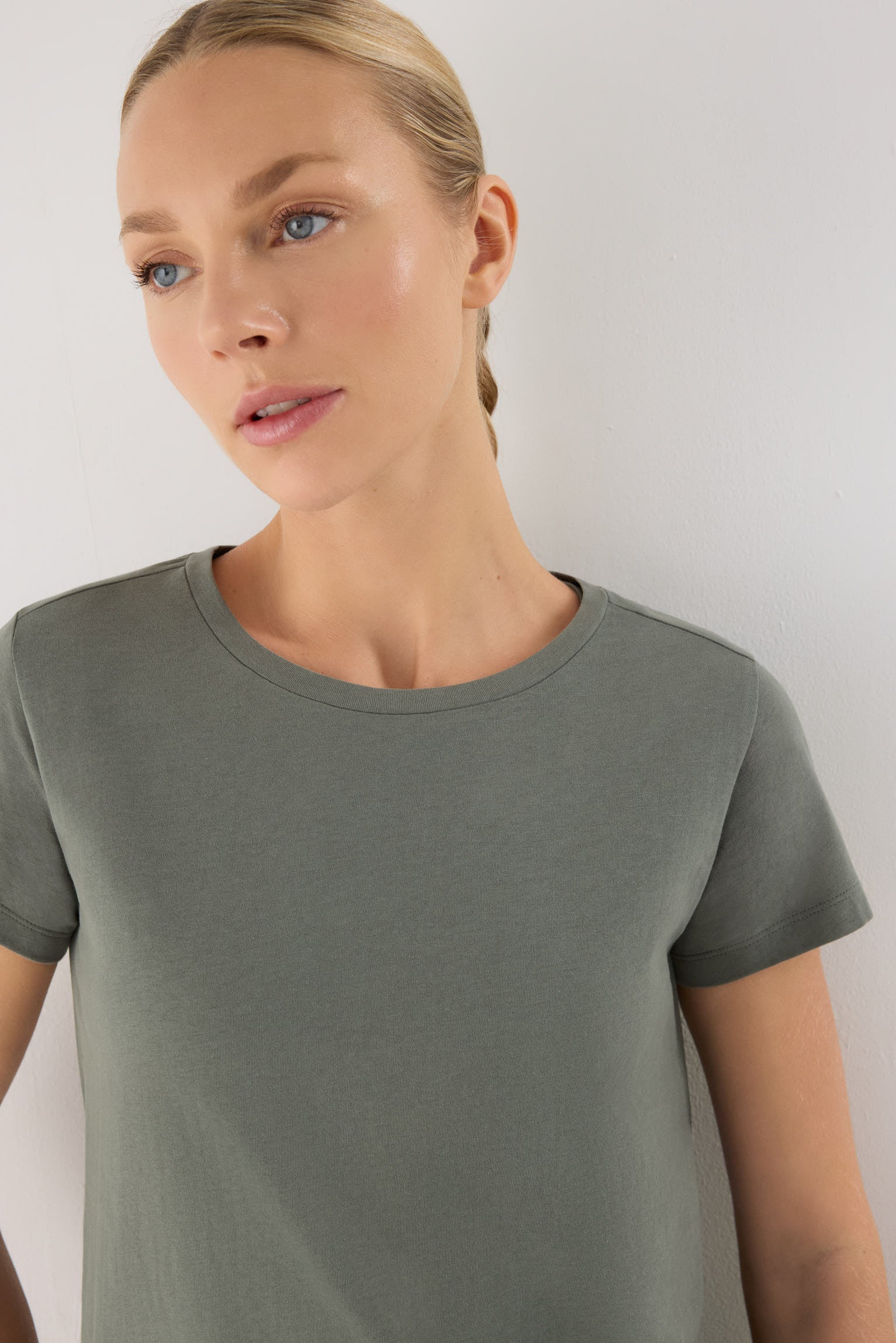 camiseta deportiva algodón gimnasio detalle ajuste silueta corte cómodo para entrenar o vestir en clave fitness