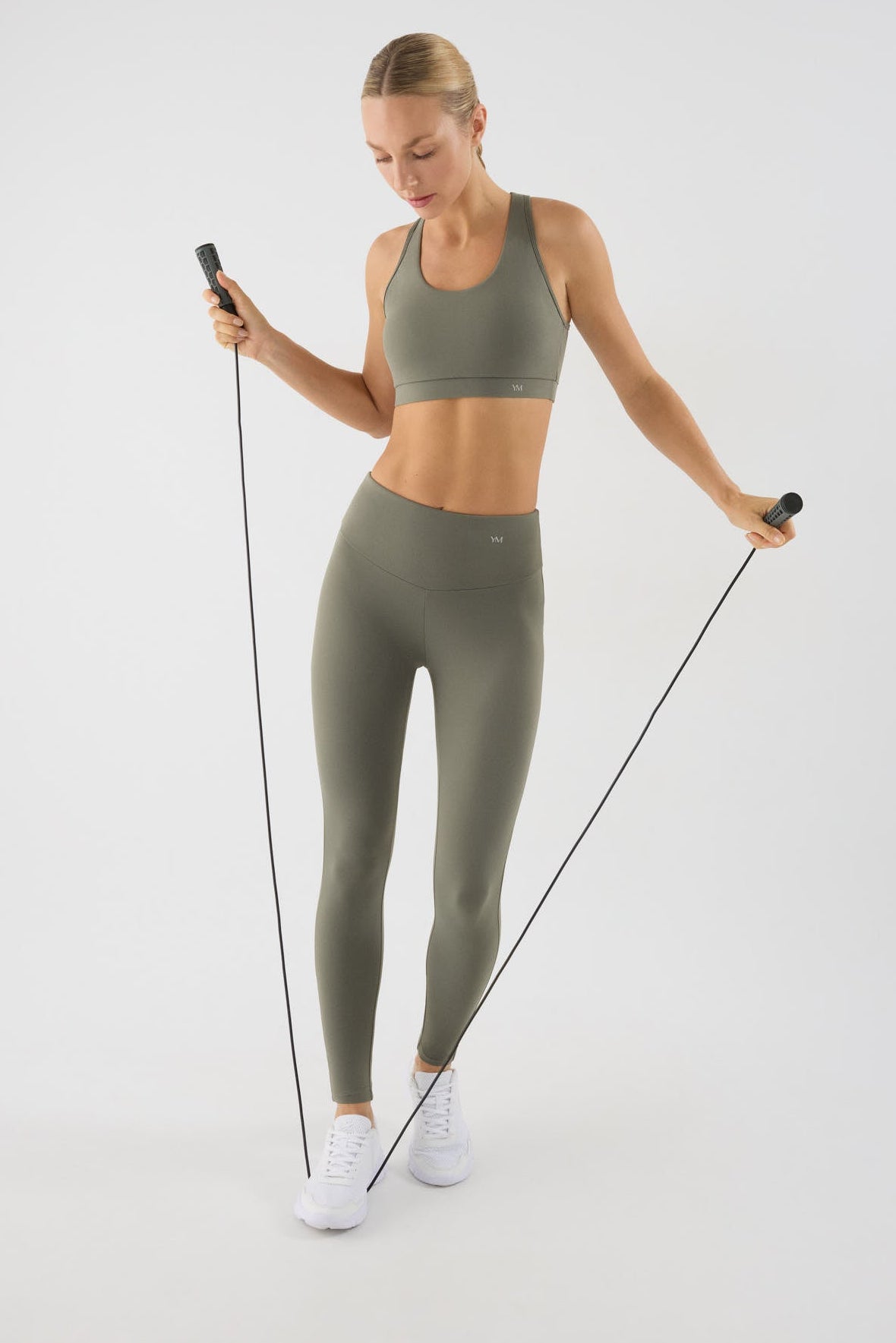 leggings deportivos pitillo tiro alto gimnasio detalle tejido acabado bolsillo interior ajuste elástico
