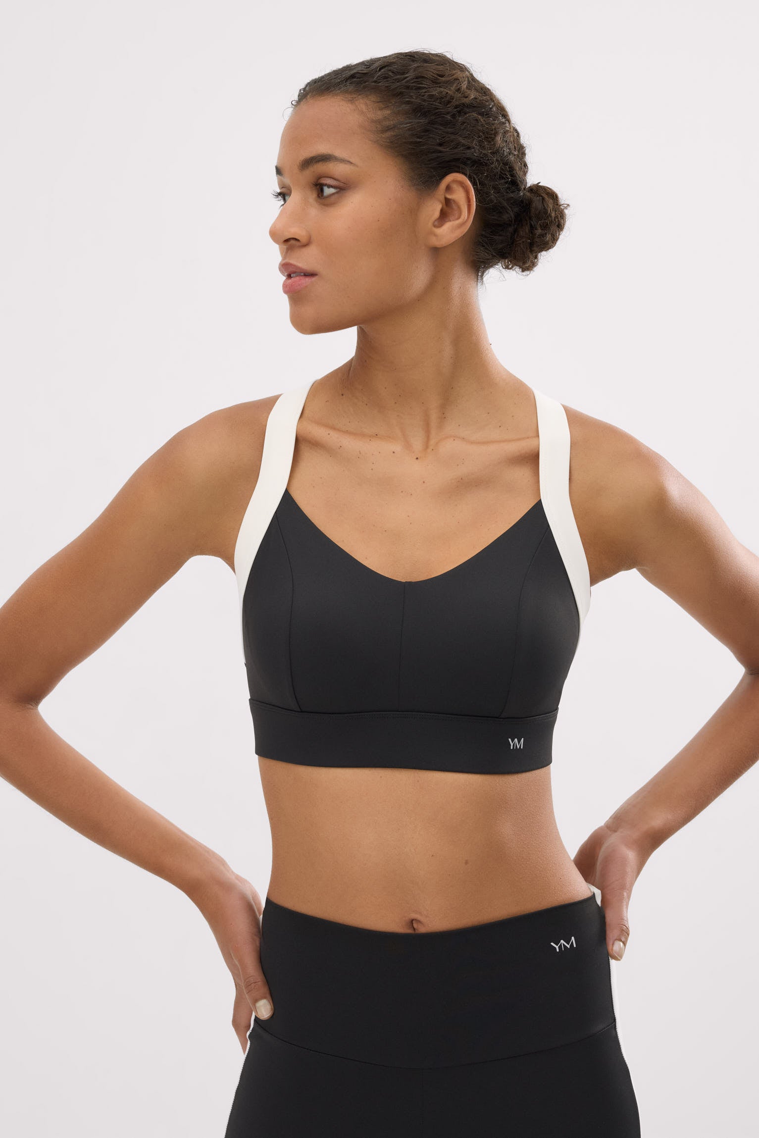 Sujetador deportivo contorno ajustable blanco y negro - Ysabel Mora
