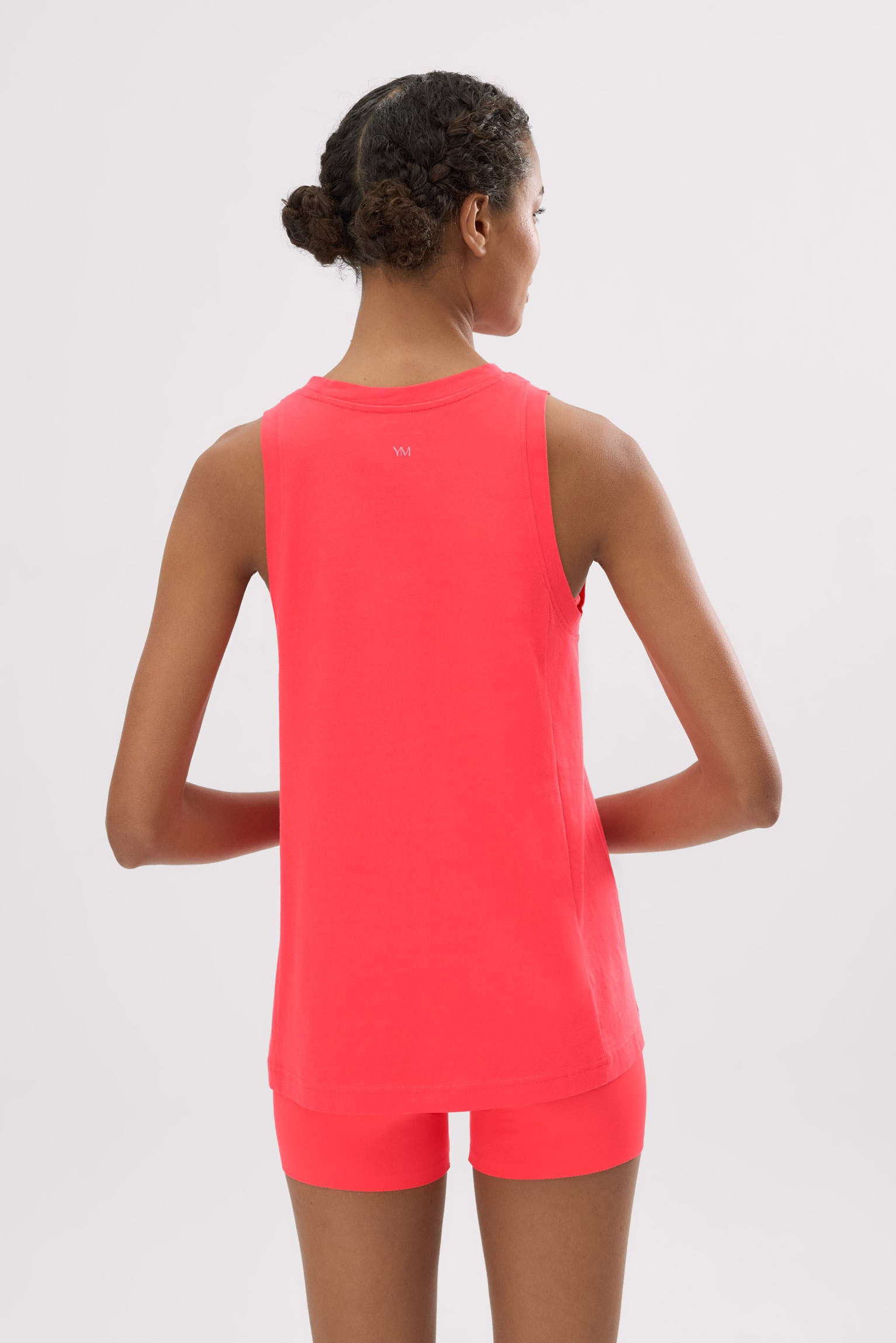 Camiseta deportiva tirantes larga fluida coral - Ysabel Mora