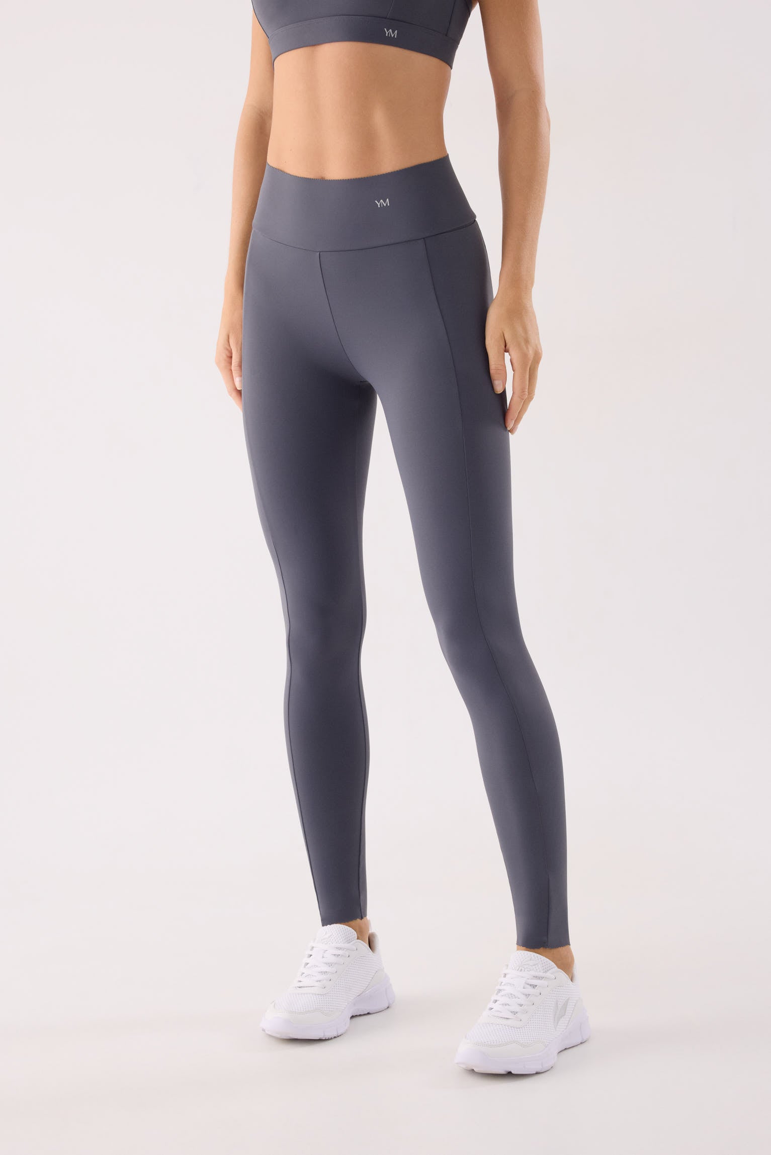 leggings deportivos compressive pitillo tiro alto compressive vista principal en look deportivo control abdominal cintura compresiva corte láser