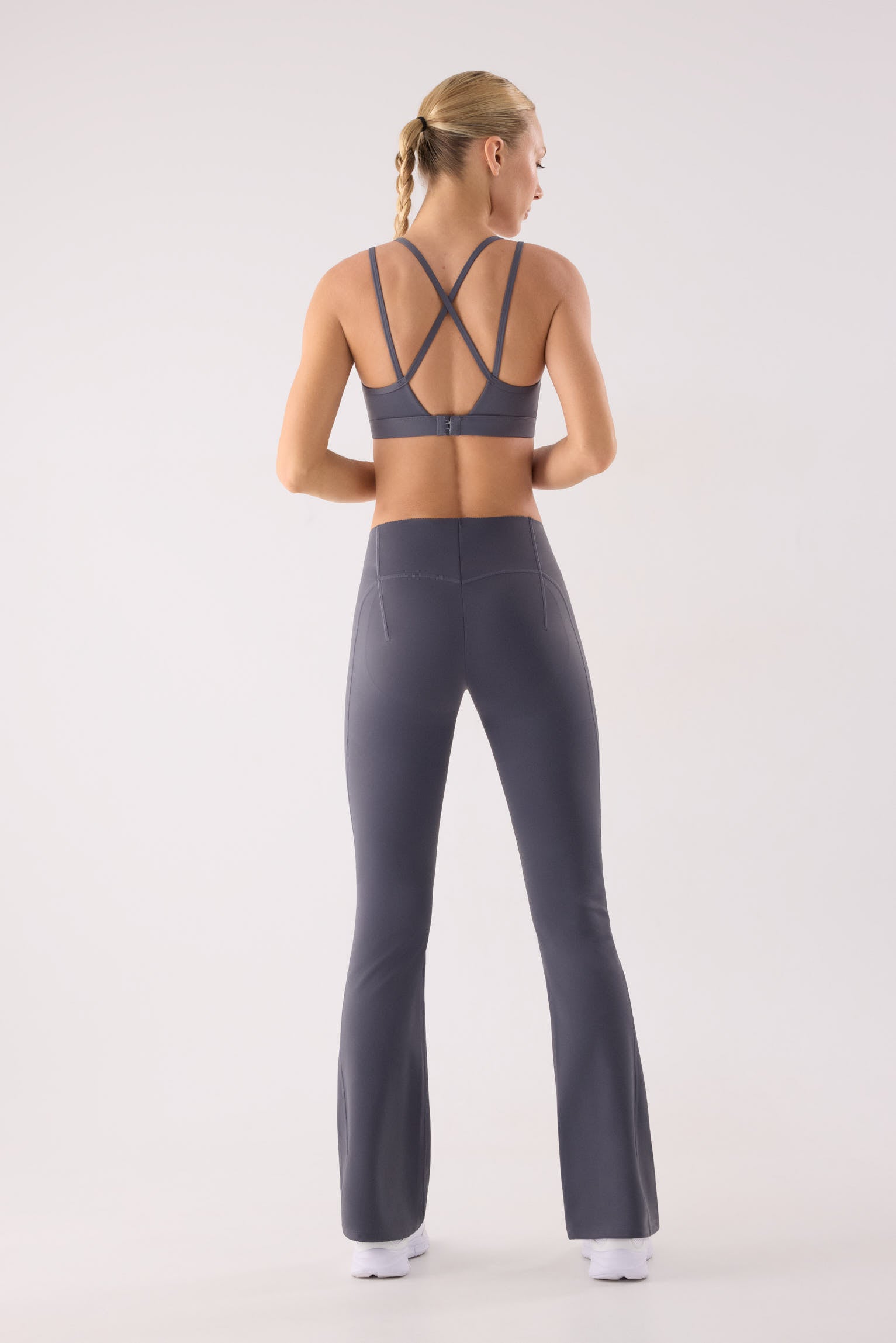 leggings deportivos compressive acampanados tiro alto compressive vista en movimiento para entrenamientos tejido moldeador con control abdominal corte láser