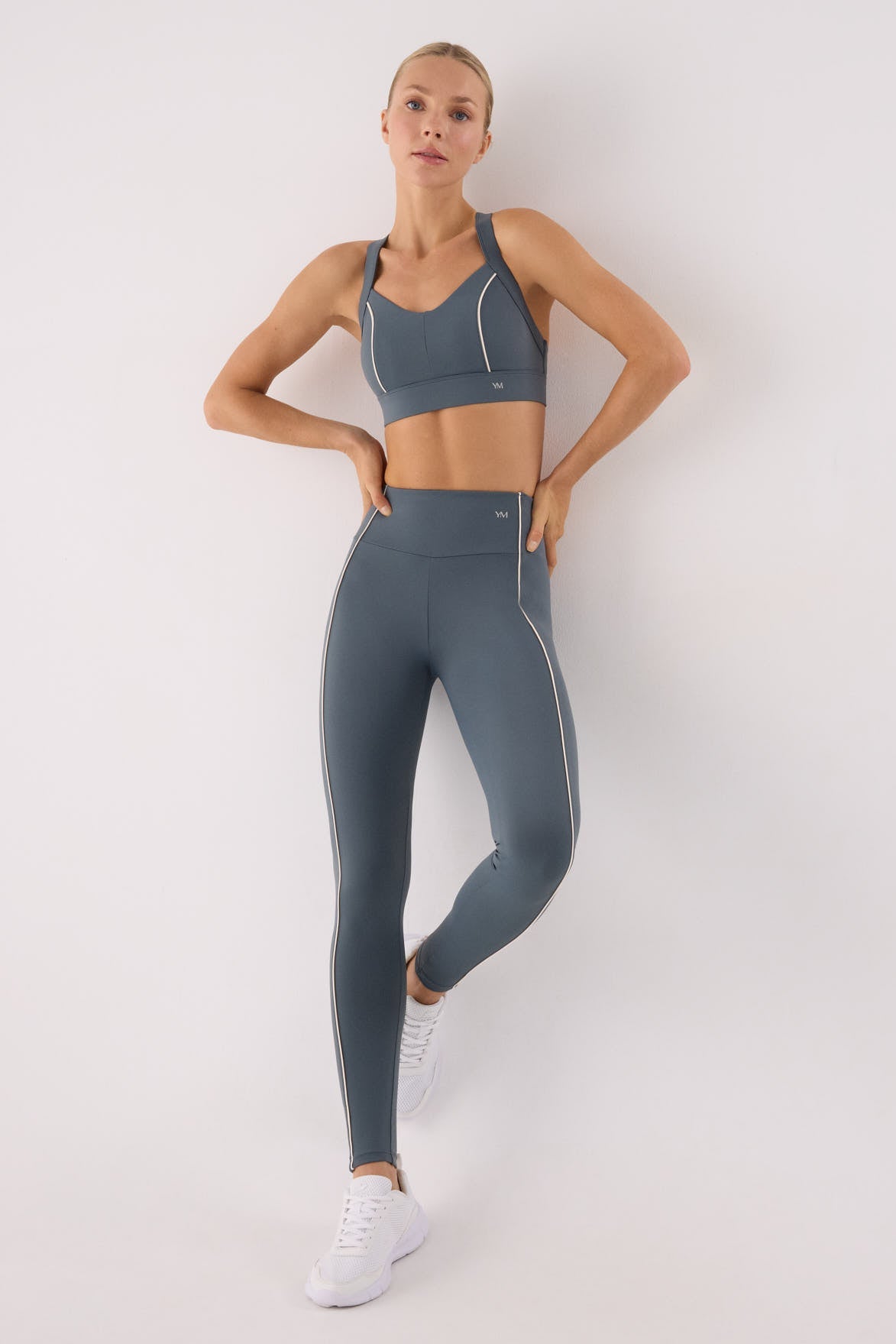 leggings deportivos gimnasio tiro alto gimnasio en azul goblin detalle tejido acabado bolsillo interior ajuste elástico