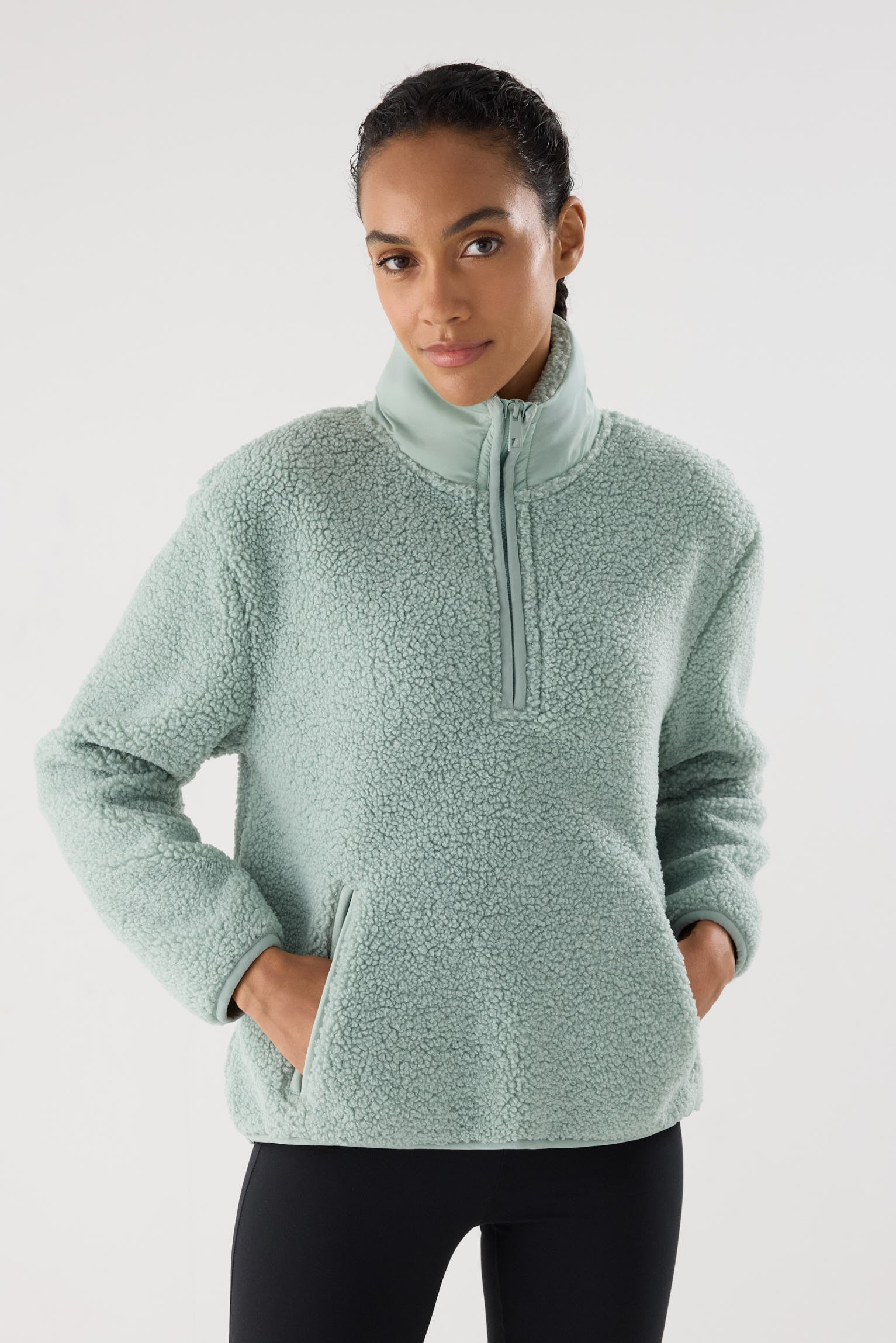 sudadera deportiva térmica termicos en gris gray mist vista principal en look deportivo calidad ultra termicos para días fríos