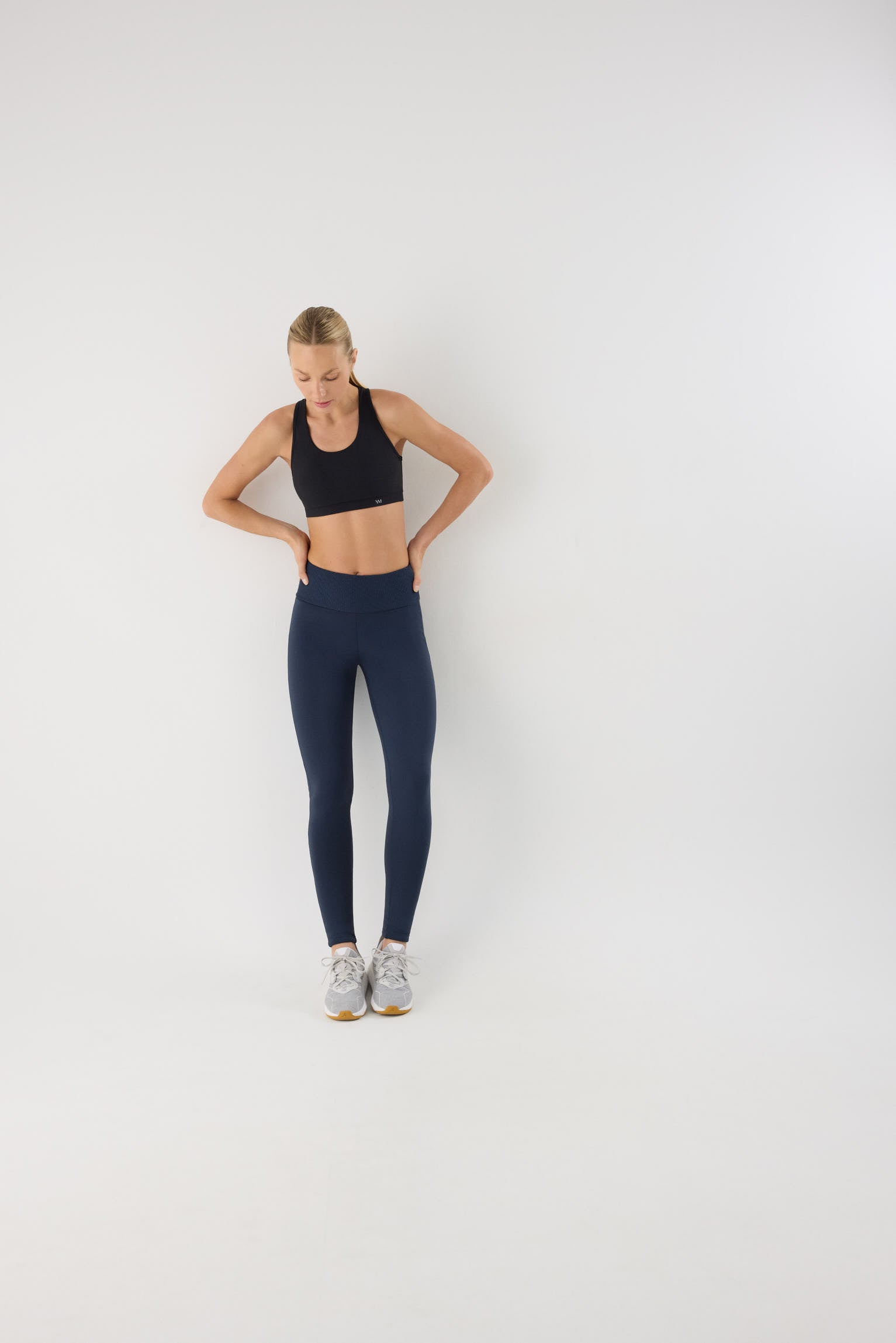 leggings deportivos térmicos pitillo tiro alto termicos en azul noche detalle tejido acabado calidad ultra termicos para entrenar con frío
