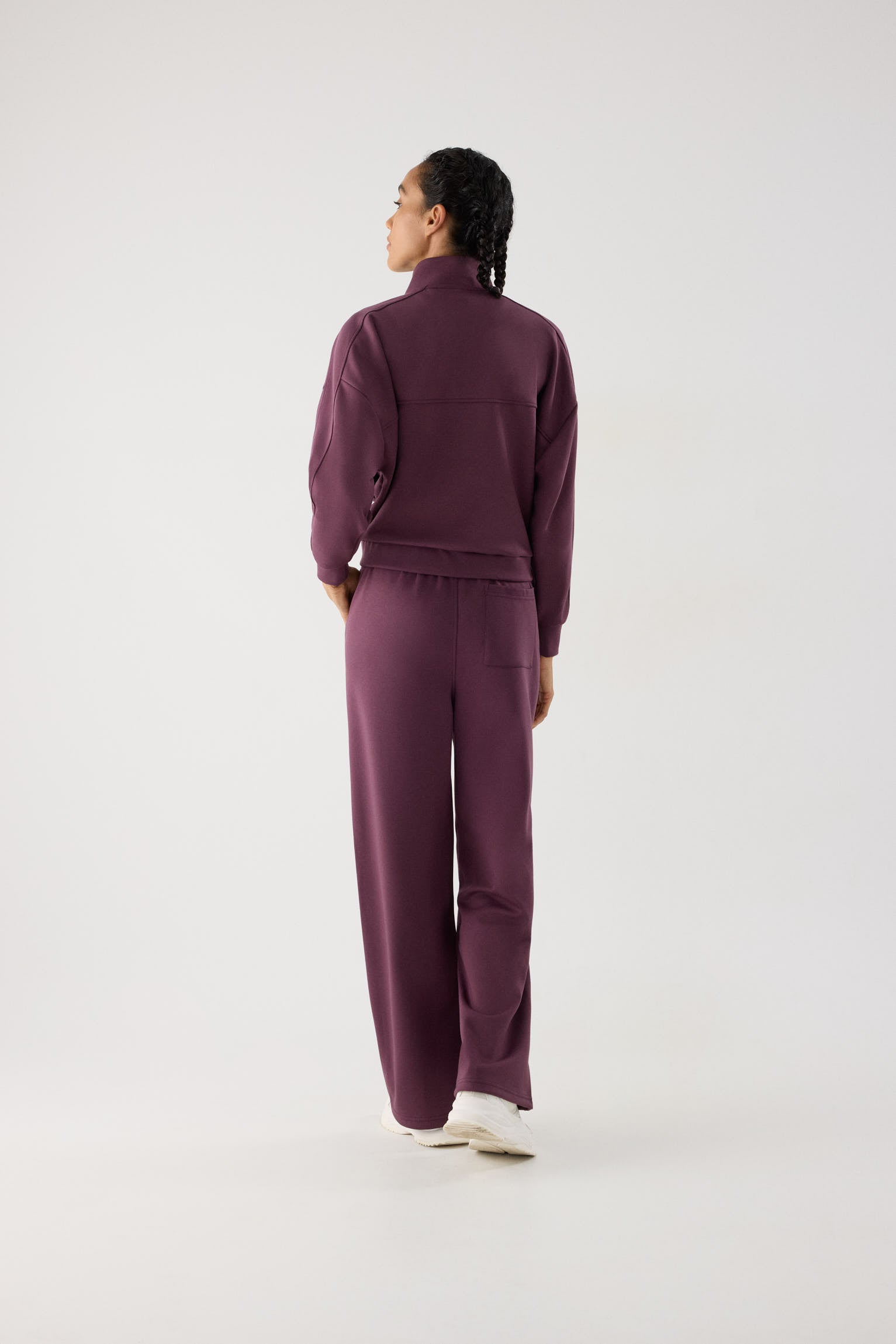 chaqueta deportiva mujer Slowloom en granate cherry lacquer detalle tejido acabado corte cómodo para conjunto casual