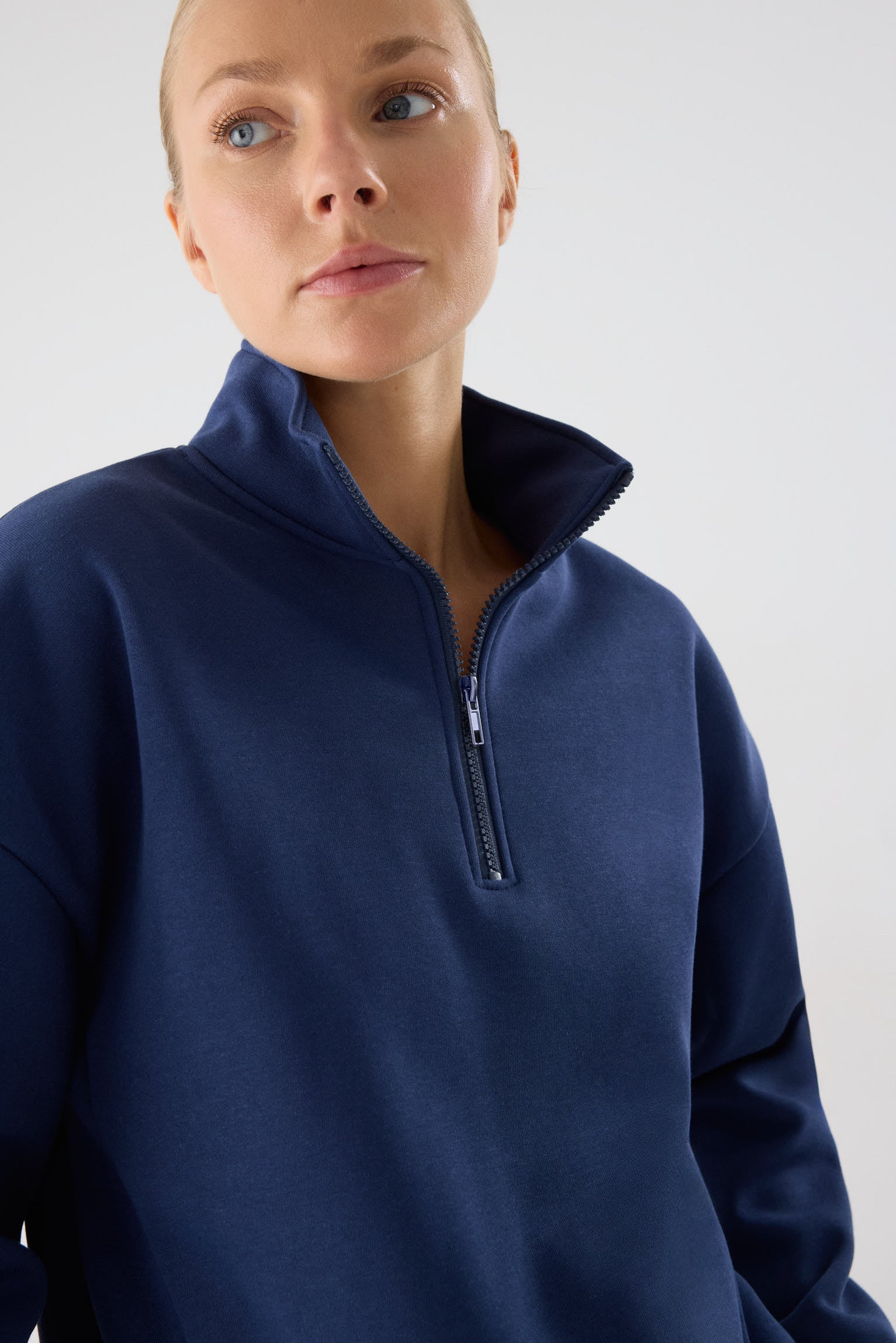 chándal deportivo mujer Slowloom en azul marino light blue detalle ajuste silueta tejido cálido family match imagen 051