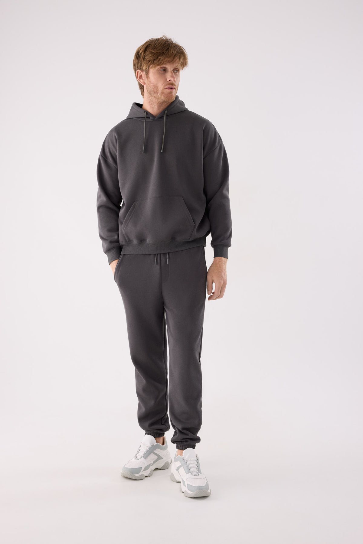 Pantalón sportivo uomo jogger afelpado con cintura ajustable gris marengo