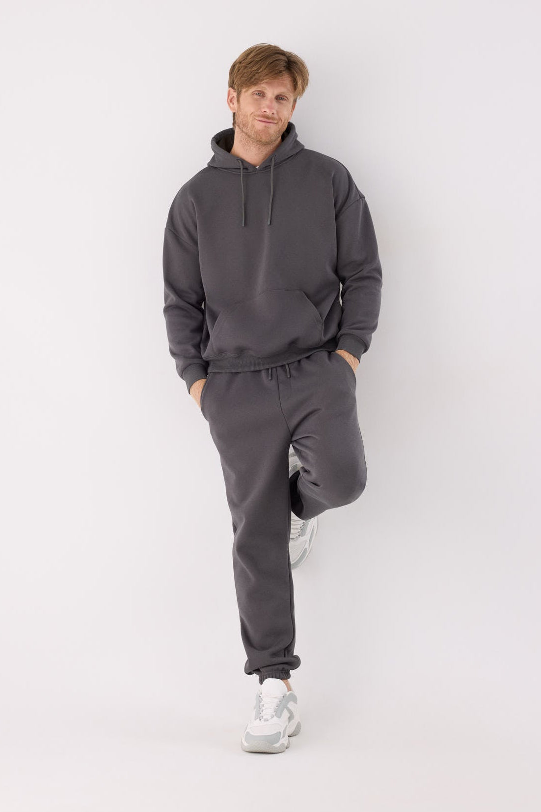 Pantalón sportivo uomo jogger afelpado con cintura ajustable gris marengo